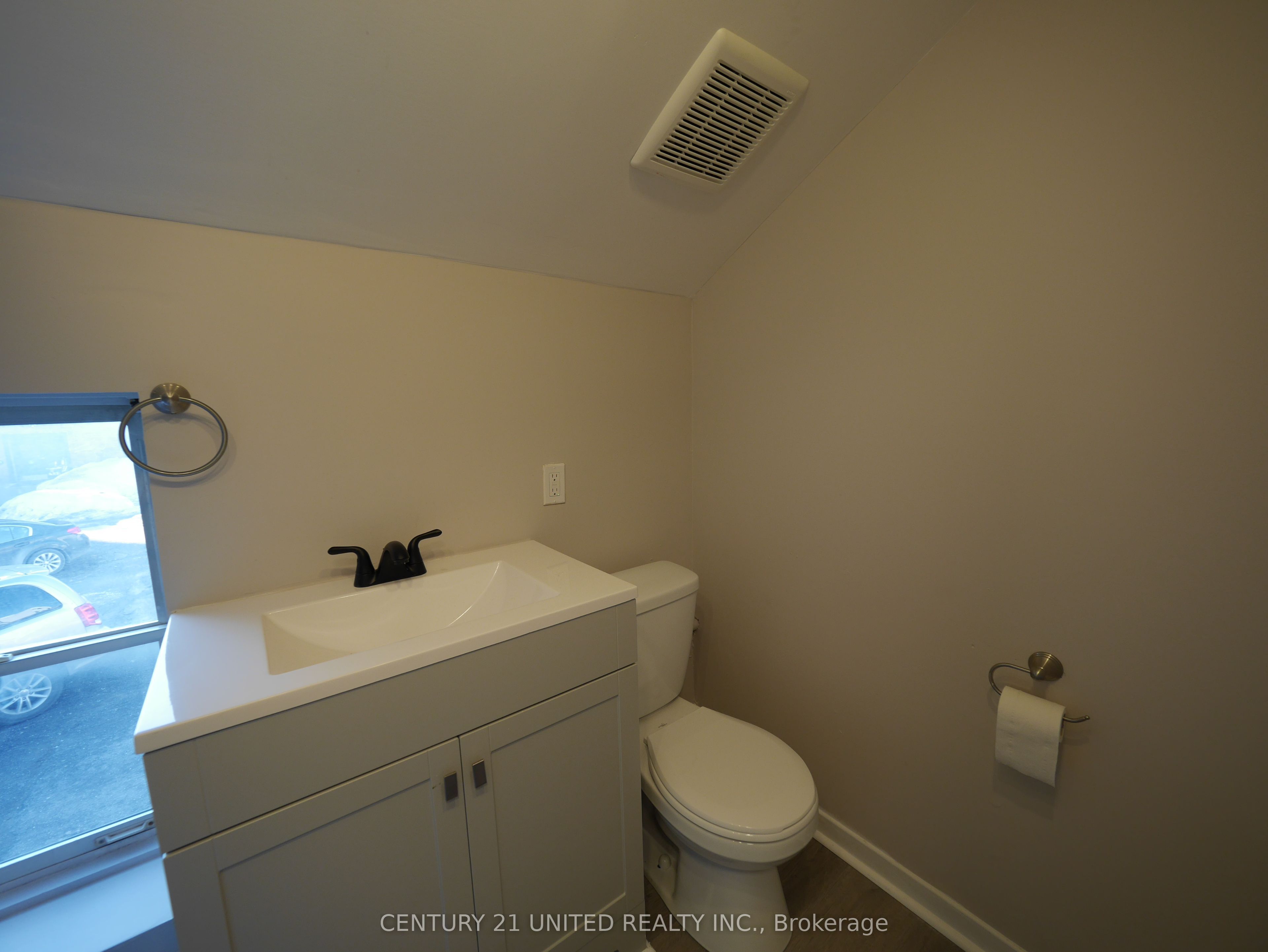 381a Queen Street Property Photo 7