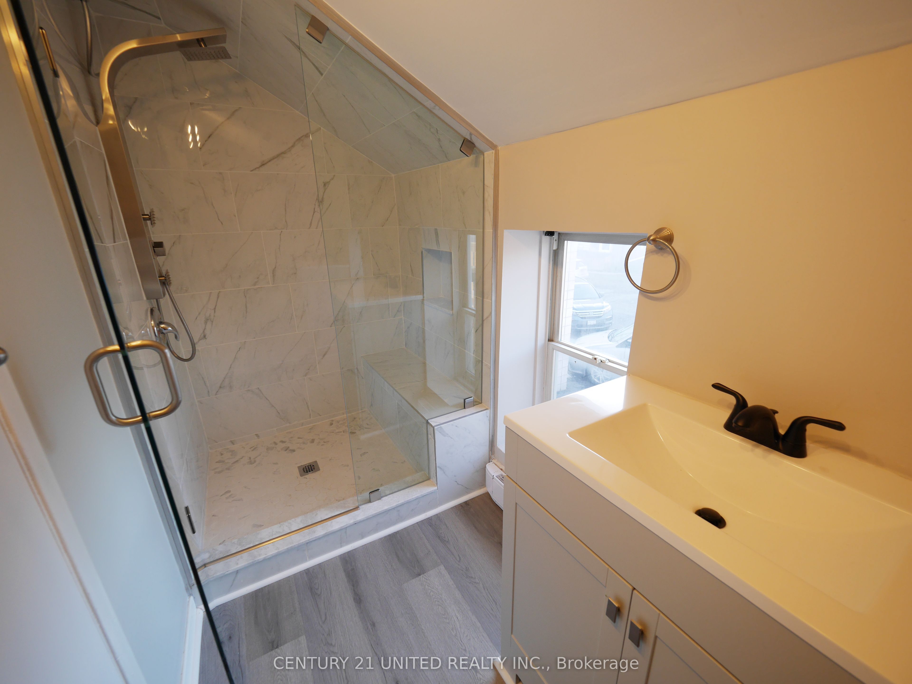 381a Queen Street Property Photo 9