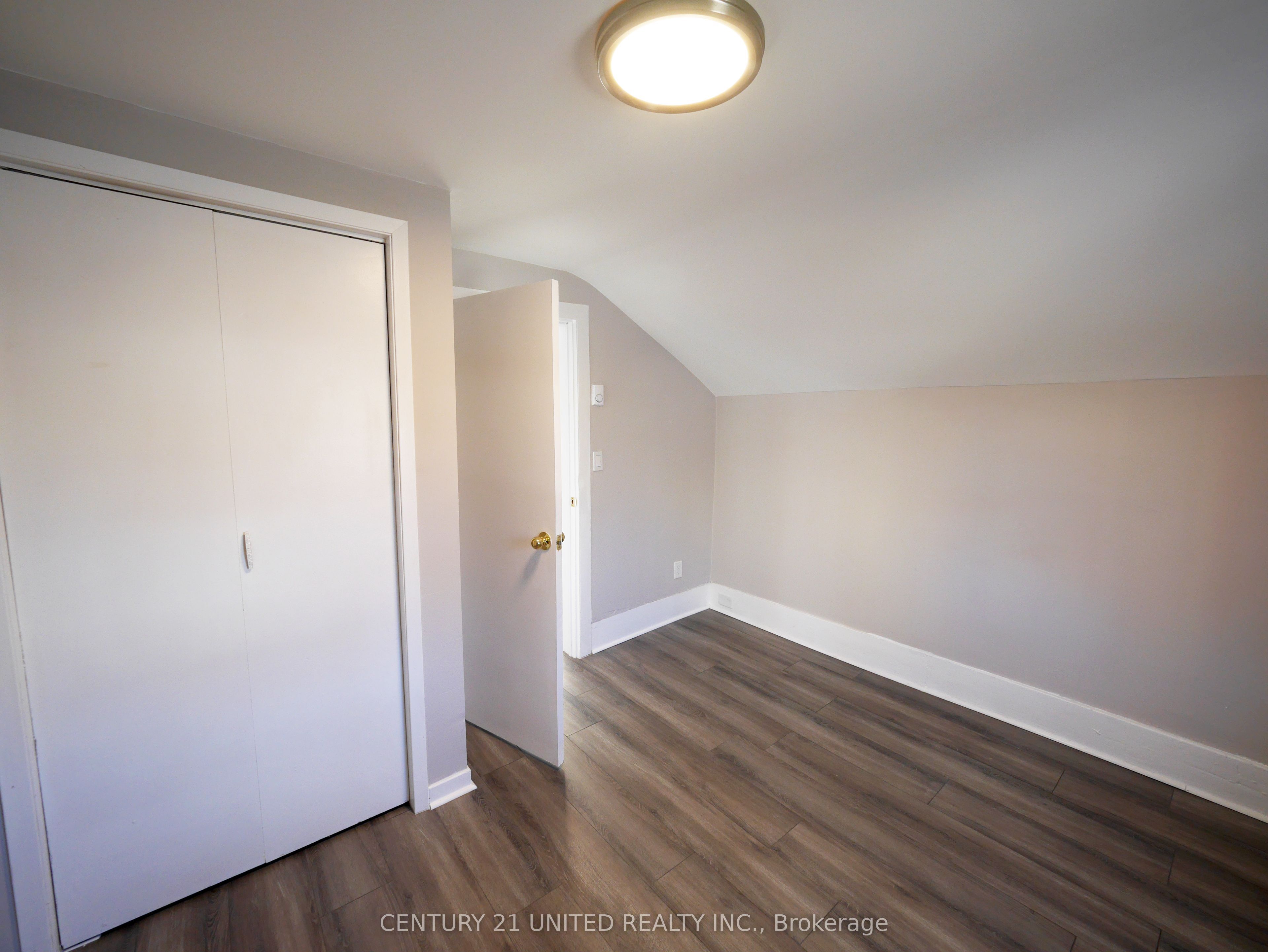 381a Queen Street Property Photo 11