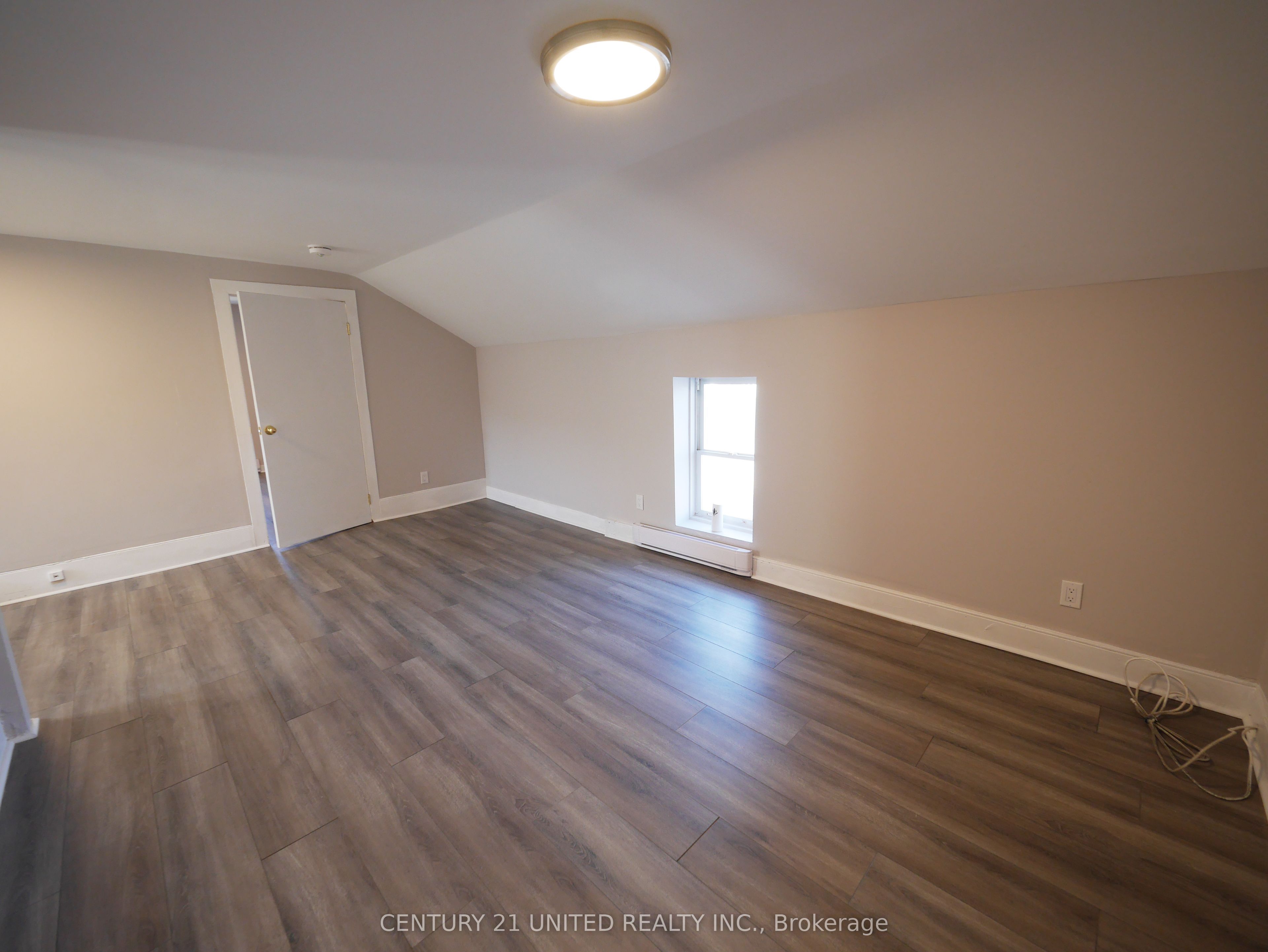 381a Queen Street Property Photo 13