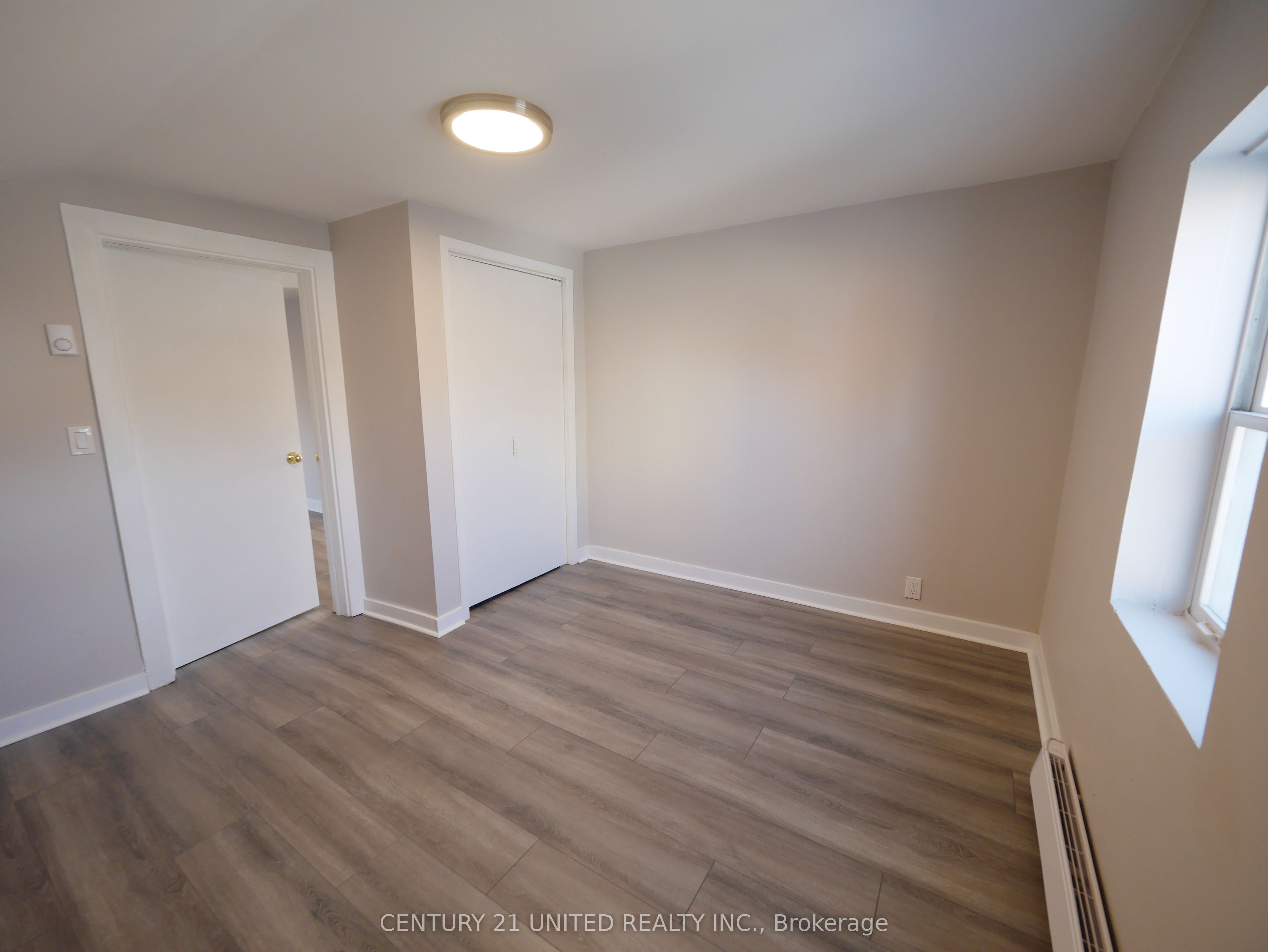 381a Queen Street Property Photo 15