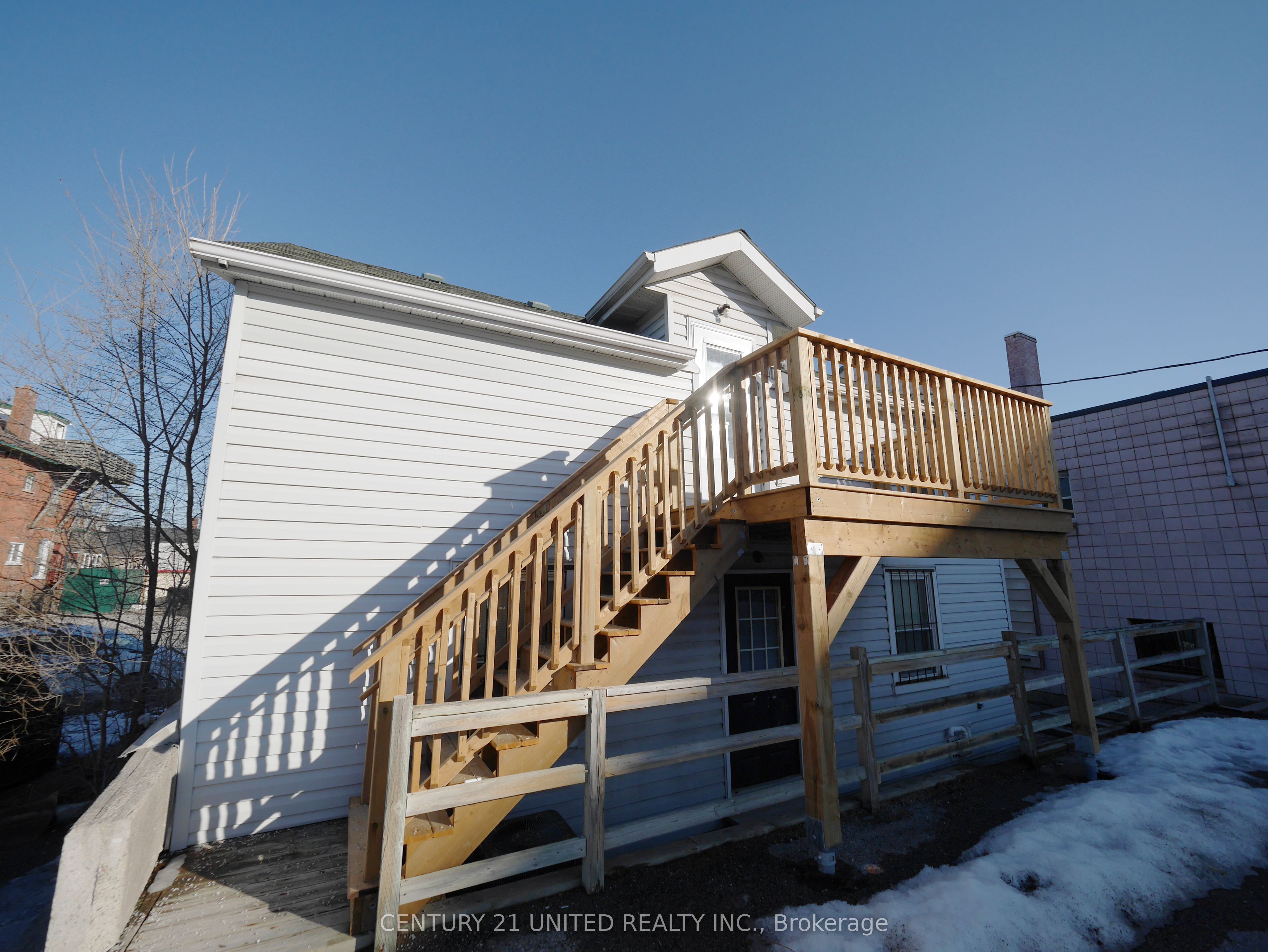 381a Queen Street Property Photo 16
