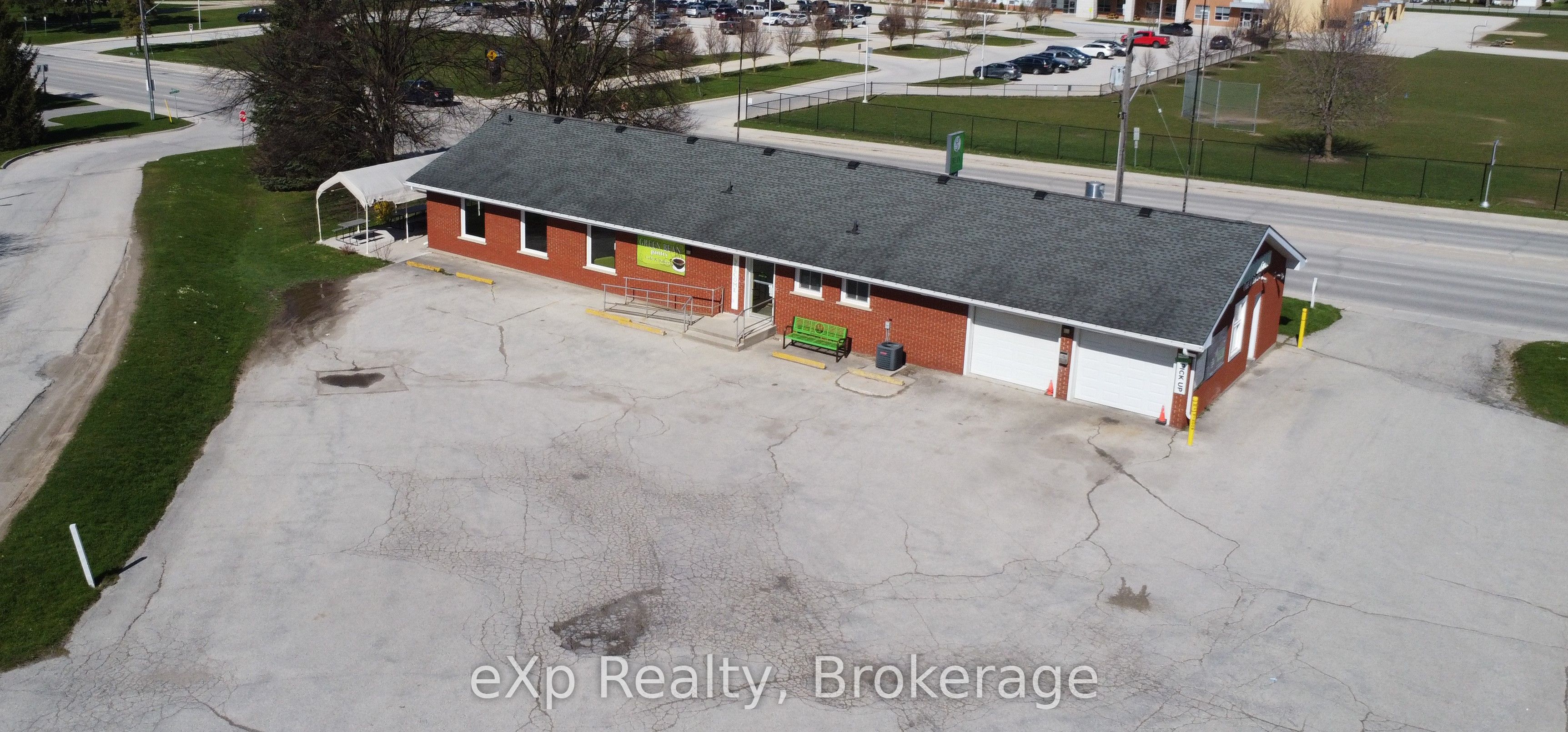 1319 Yonge Street Property Photo 4