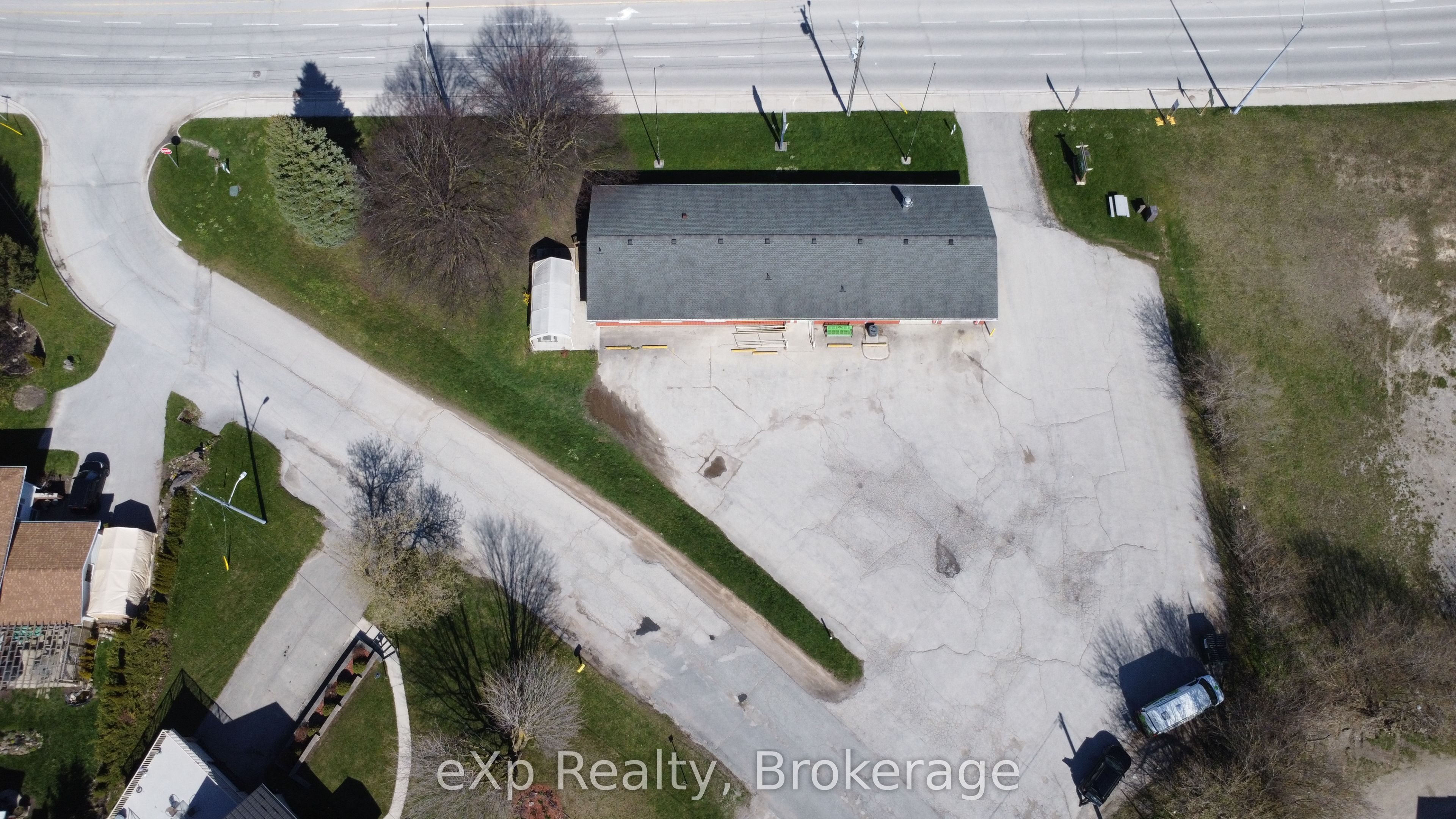 1319 Yonge Street Property Photo 9