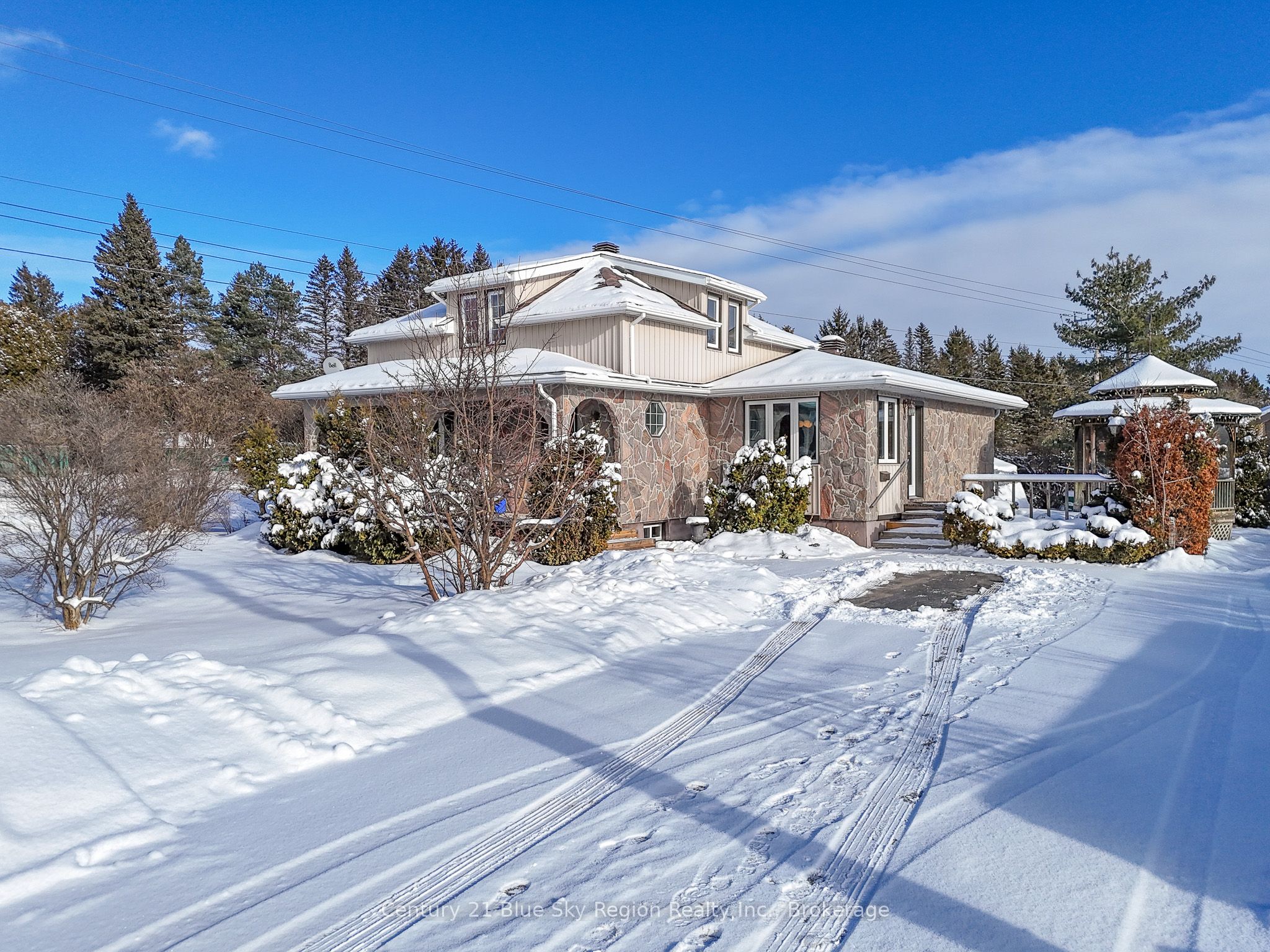 22 Dubeau Street Property Photo
