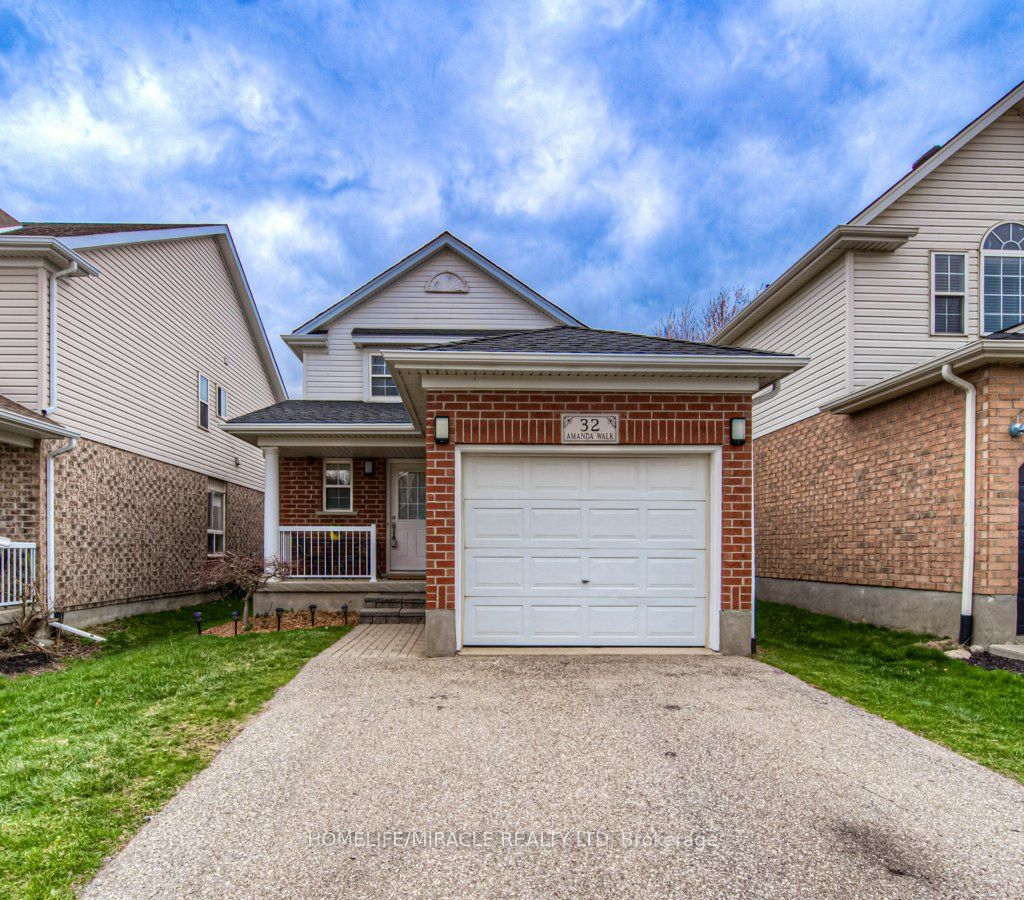 32 Amanda Walk Property Photo 1