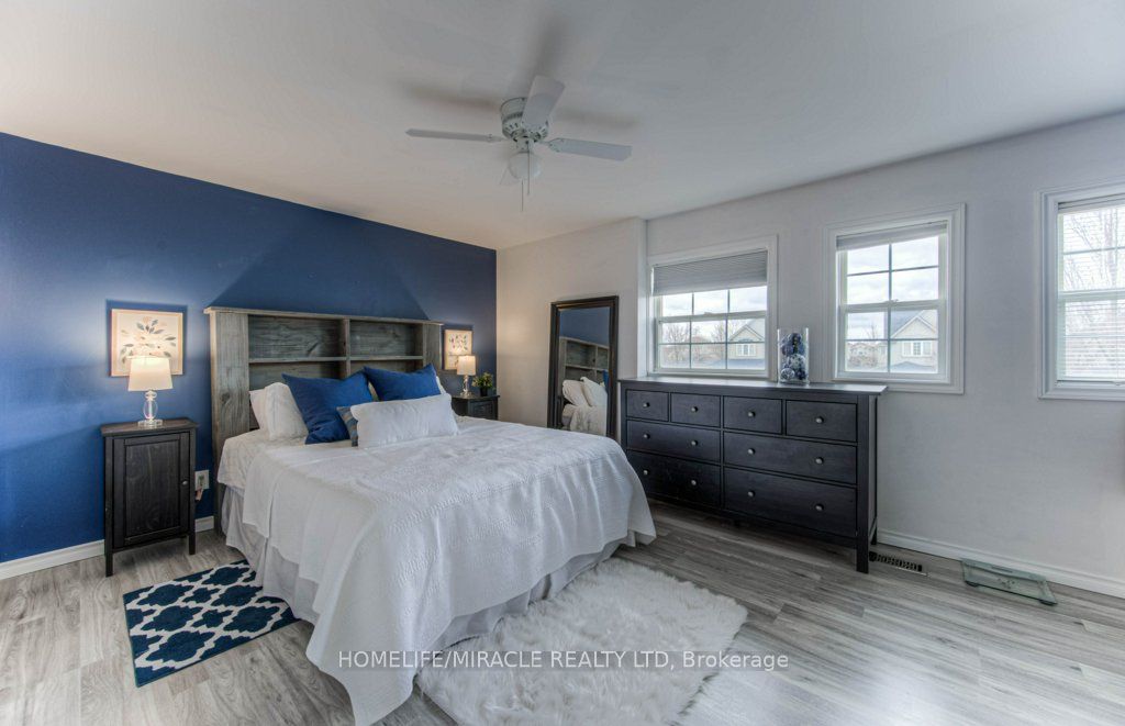 32 Amanda Walk Property Photo 2