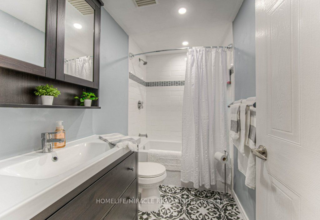 32 Amanda Walk Property Photo 4