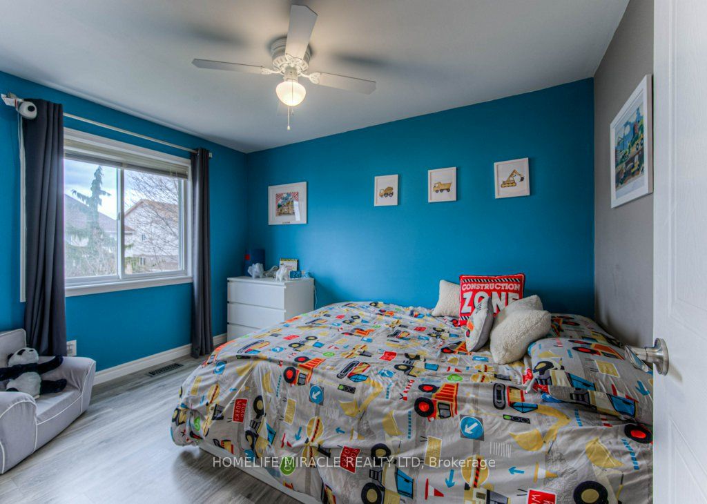 32 Amanda Walk Property Photo 5