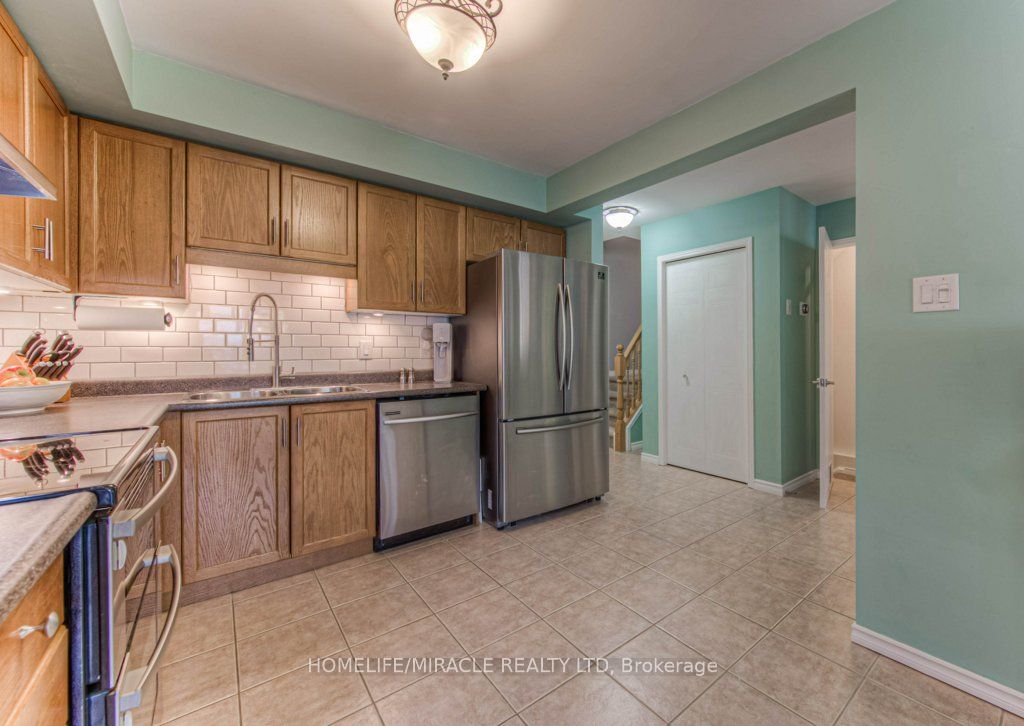 32 Amanda Walk Property Photo 13