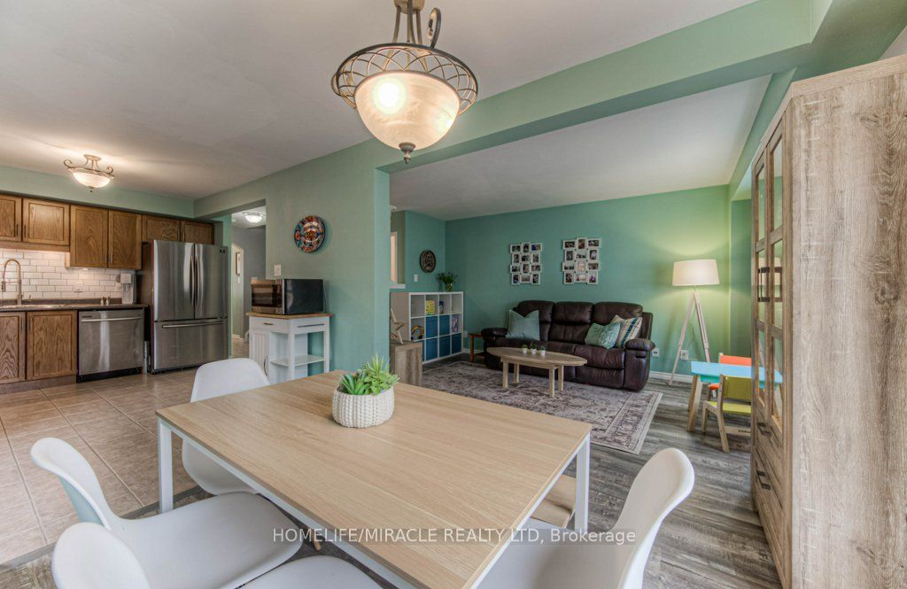 32 Amanda Walk Property Photo 15