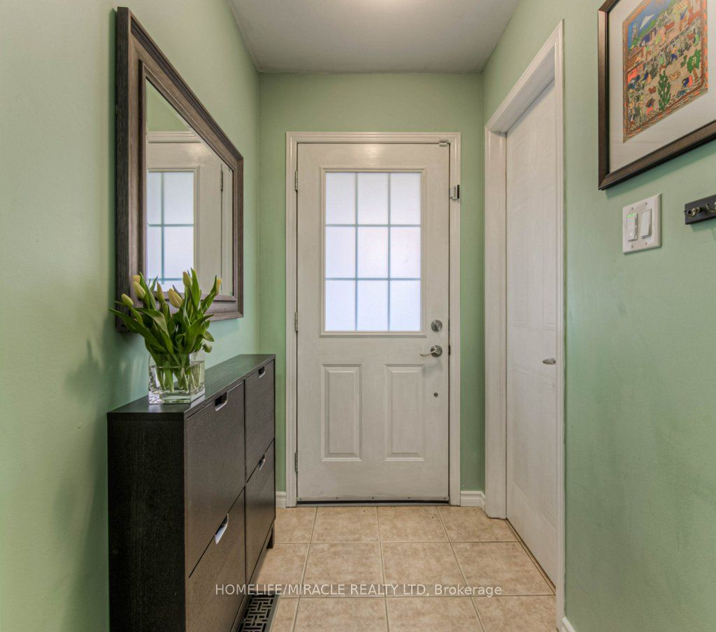 32 Amanda Walk Property Photo 21