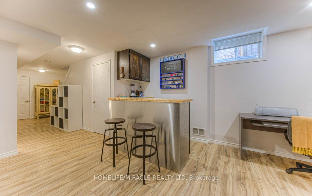 32 Amanda Walk Property Photo 28