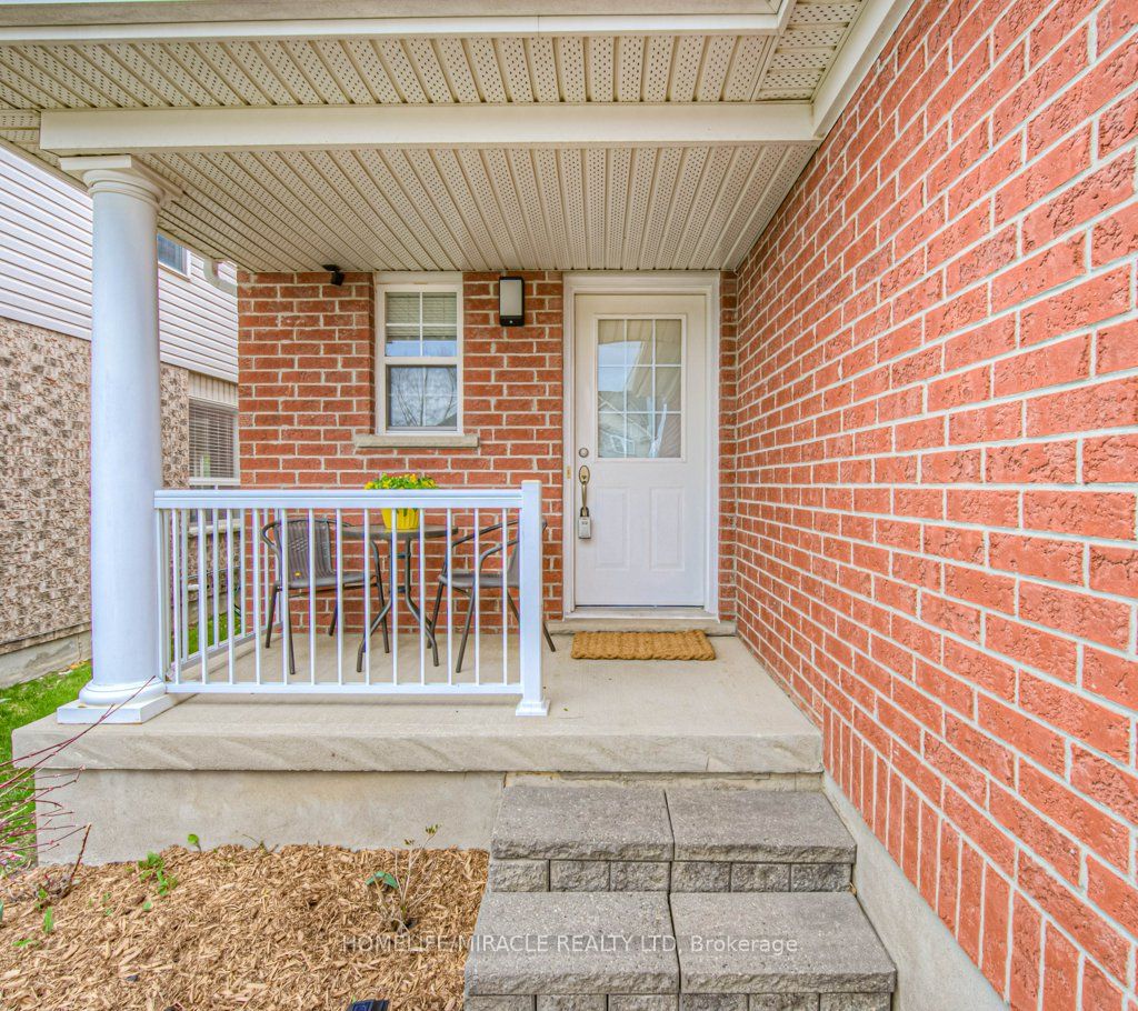 32 Amanda Walk Property Photo 33