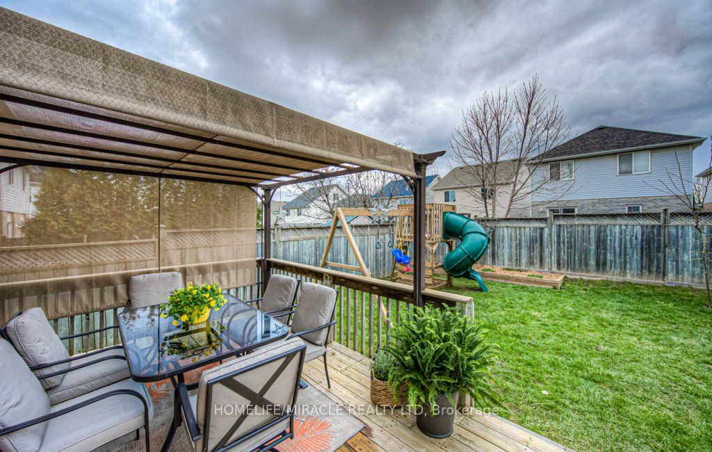 32 Amanda Walk Property Photo 37
