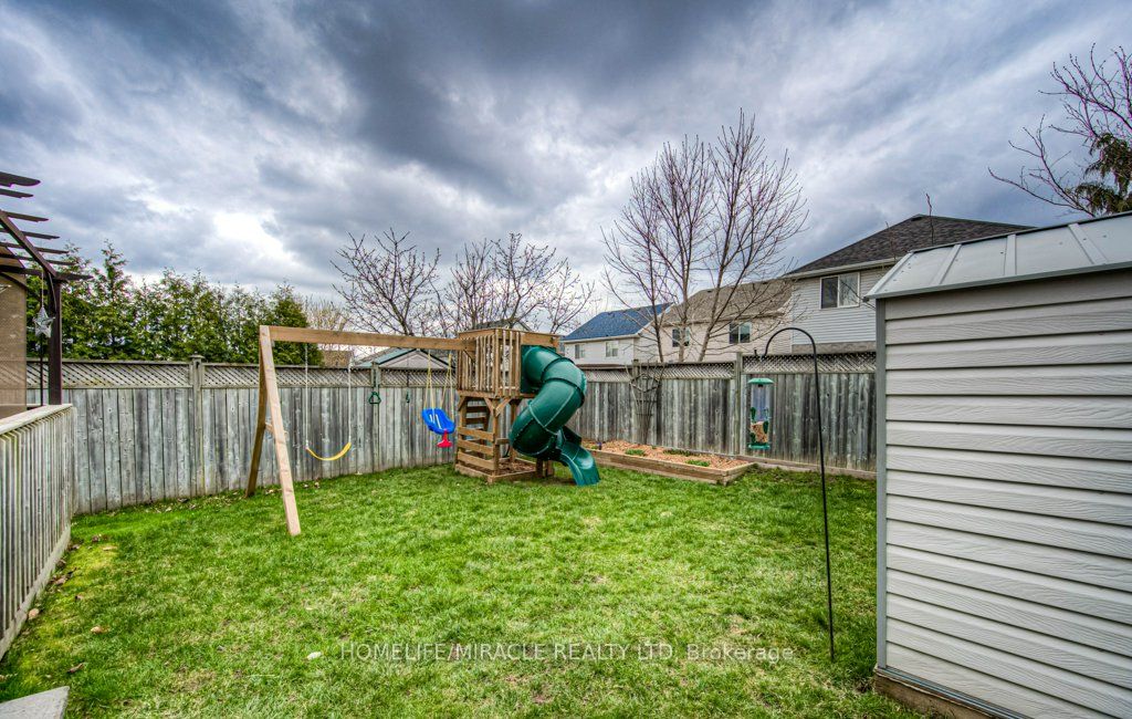 32 Amanda Walk Property Photo 38