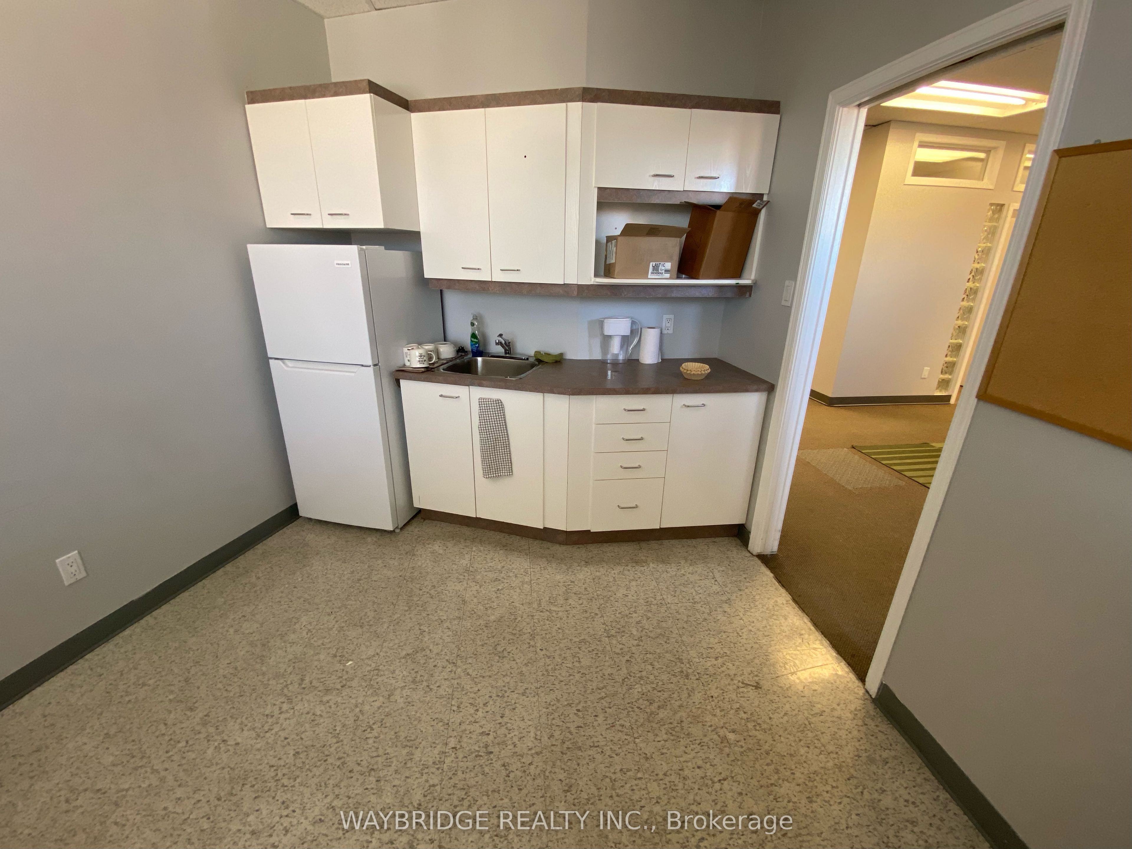 #408 - 11 Rosemount Avenue Property Photo 4