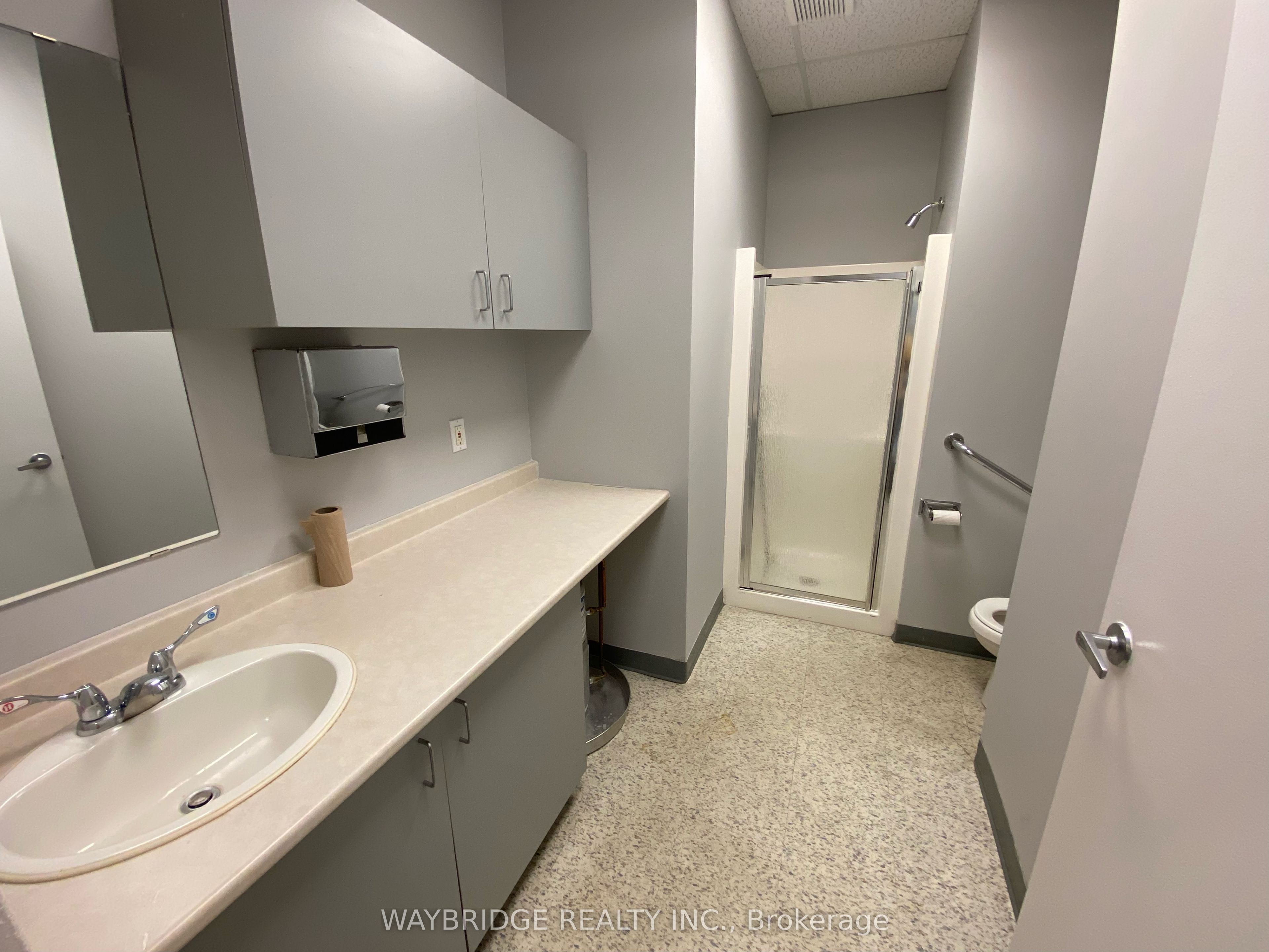 #408 - 11 Rosemount Avenue Property Photo 7