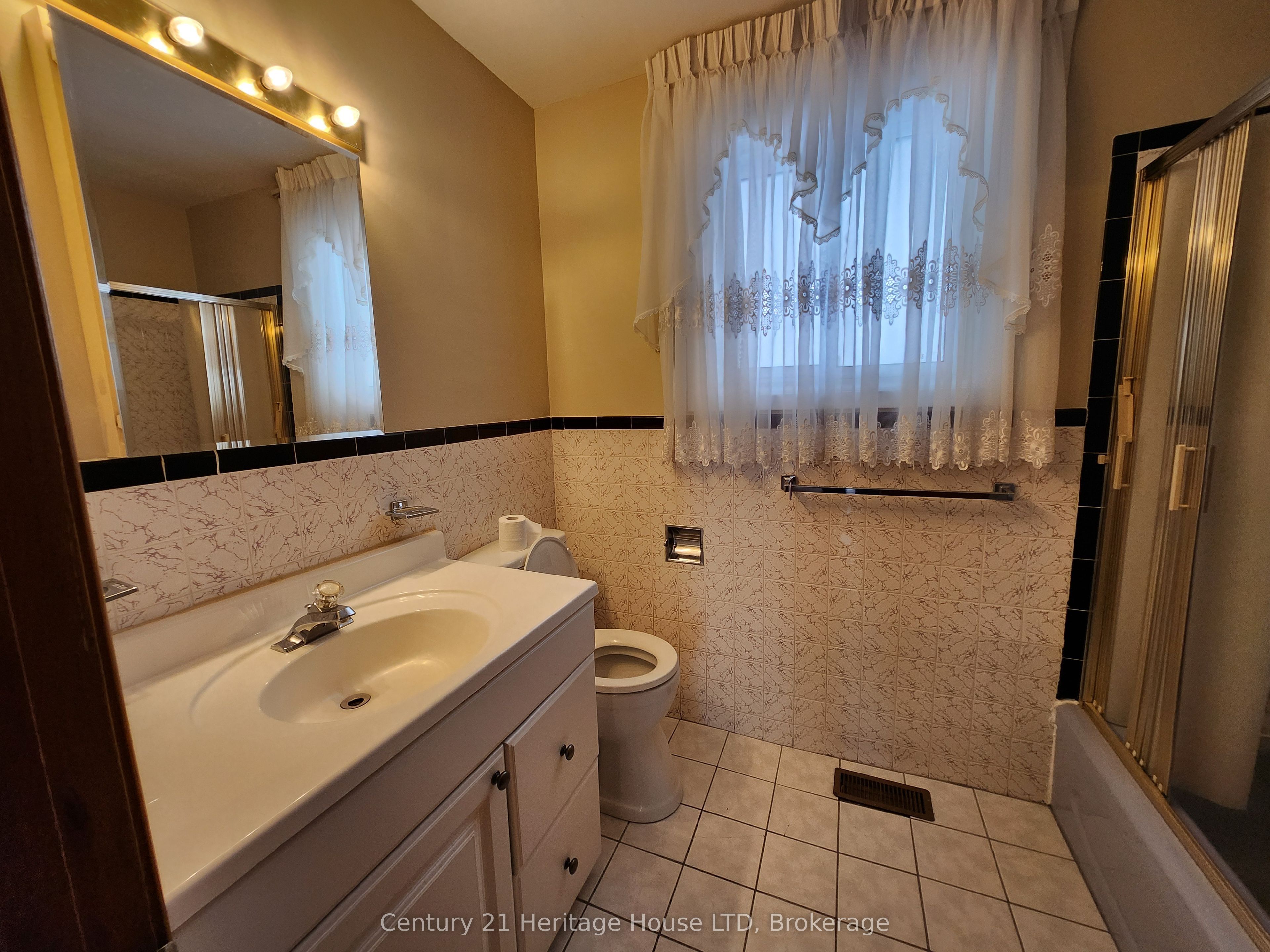 6684 Winston Street Property Photo 7