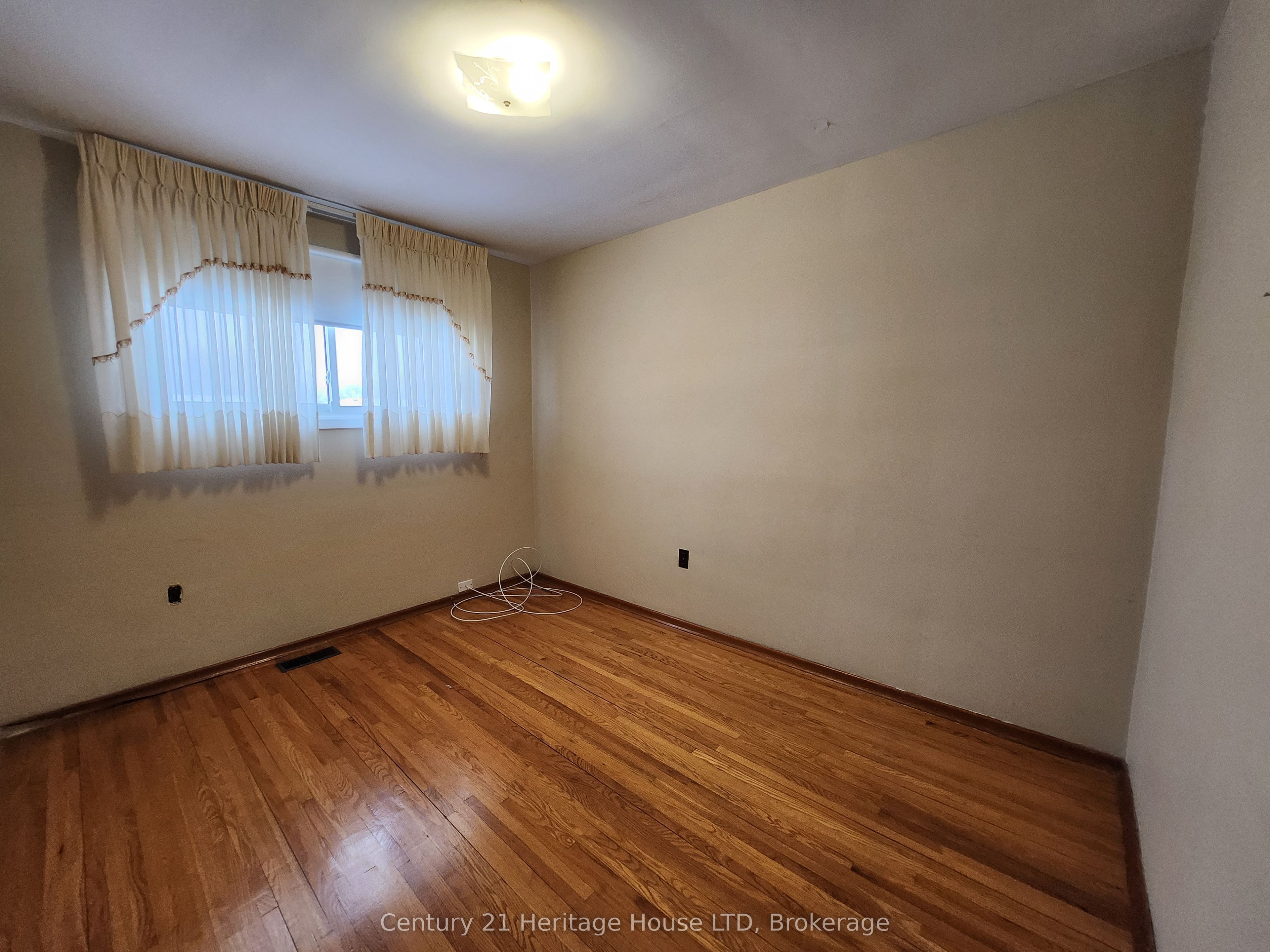 6684 Winston Street Property Photo 8
