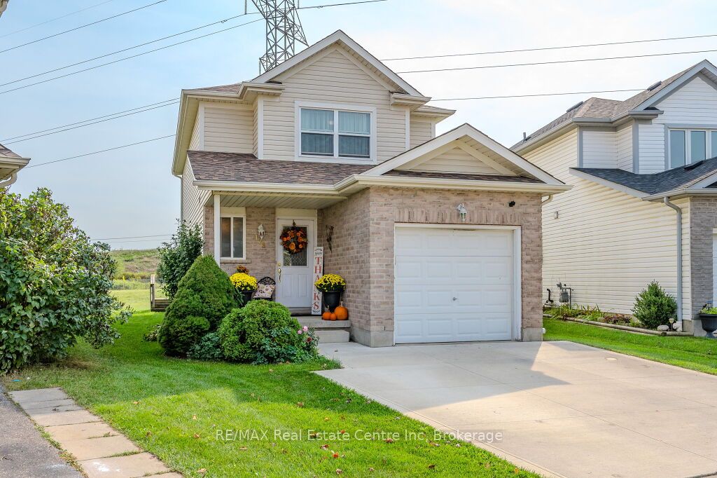128 Henhoeffer Crescent Property Photo 2