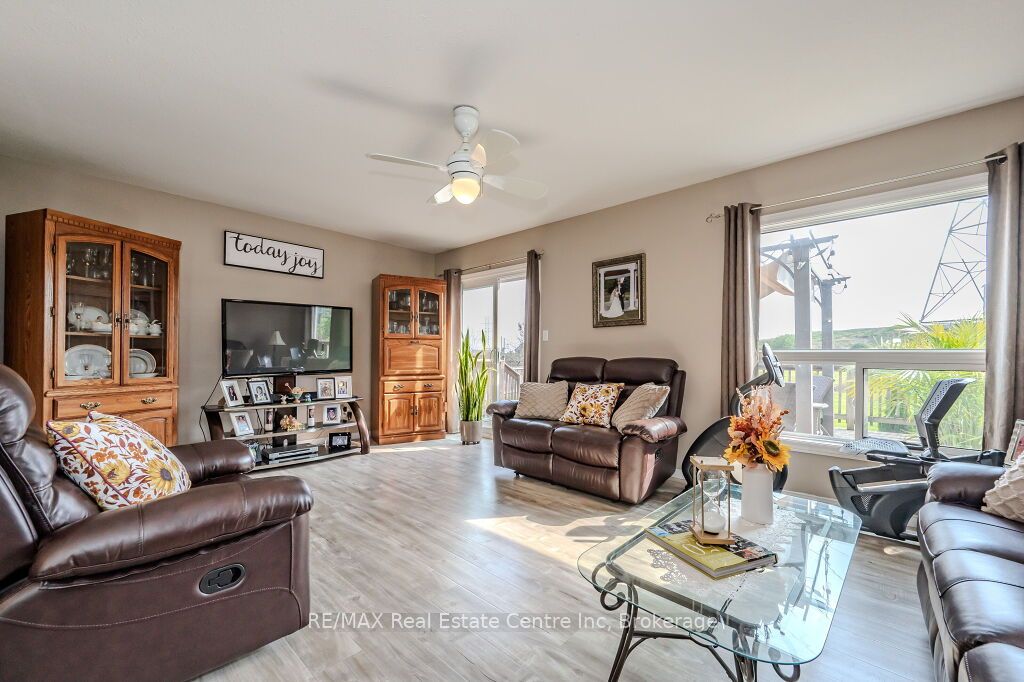 128 Henhoeffer Crescent Property Photo 12
