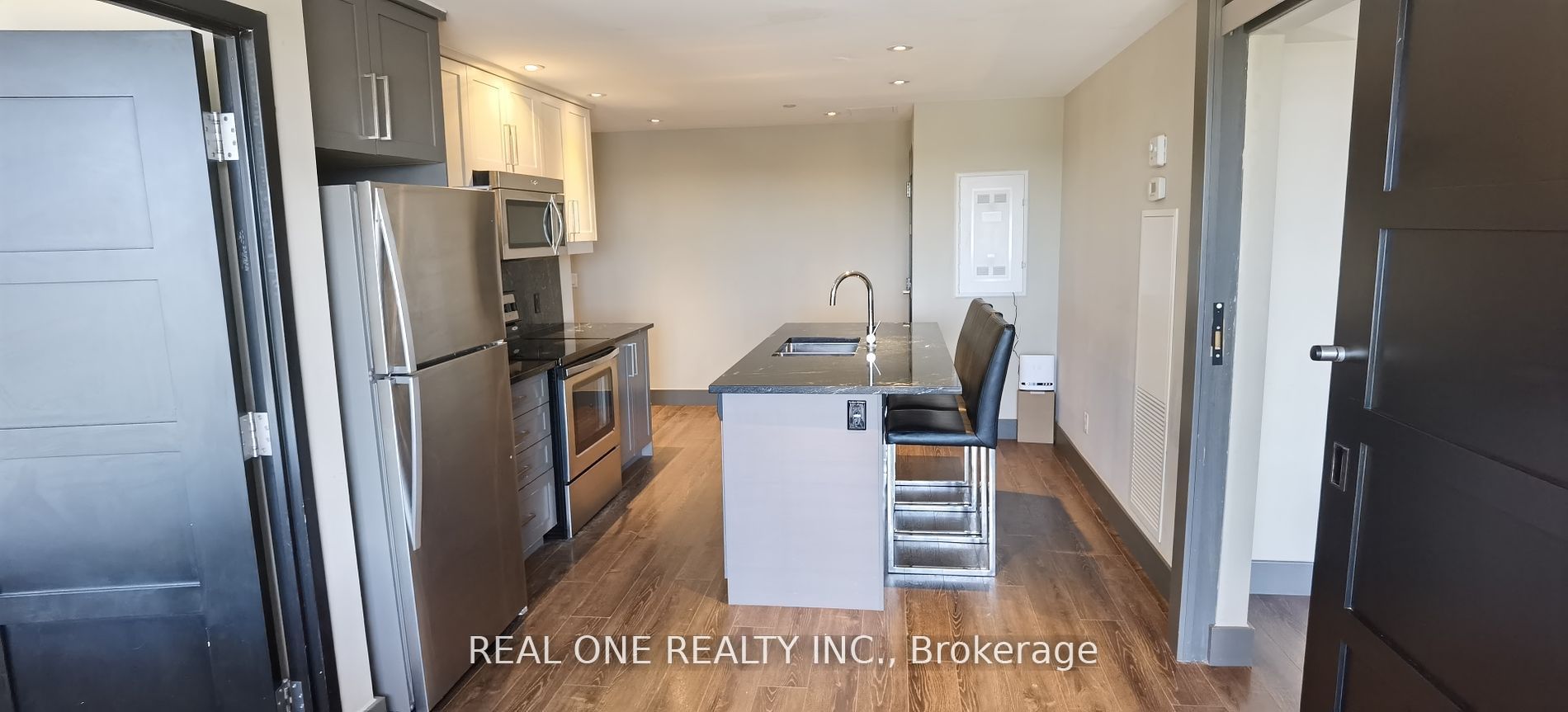 #s1402 - 330 Phillip Street Property Photo 5