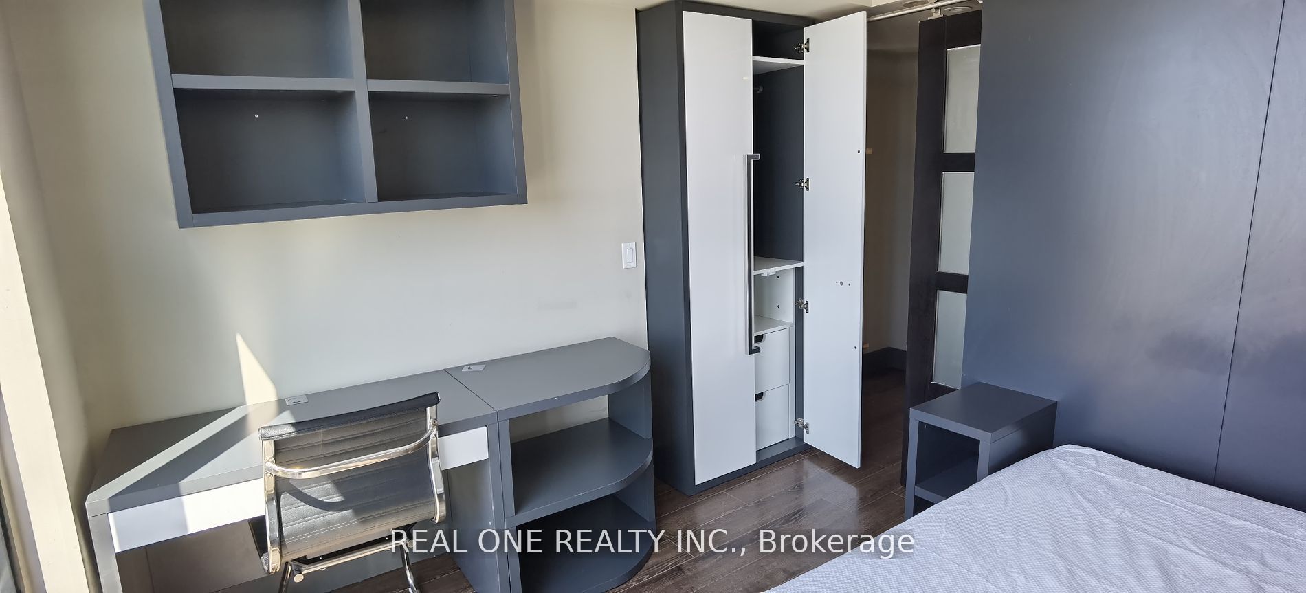 #s1402 - 330 Phillip Street Property Photo 8
