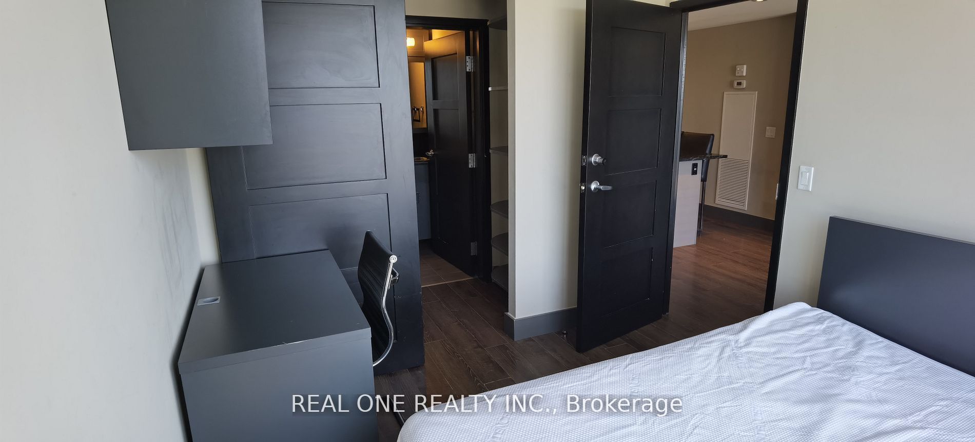 #s1402 - 330 Phillip Street Property Photo 10