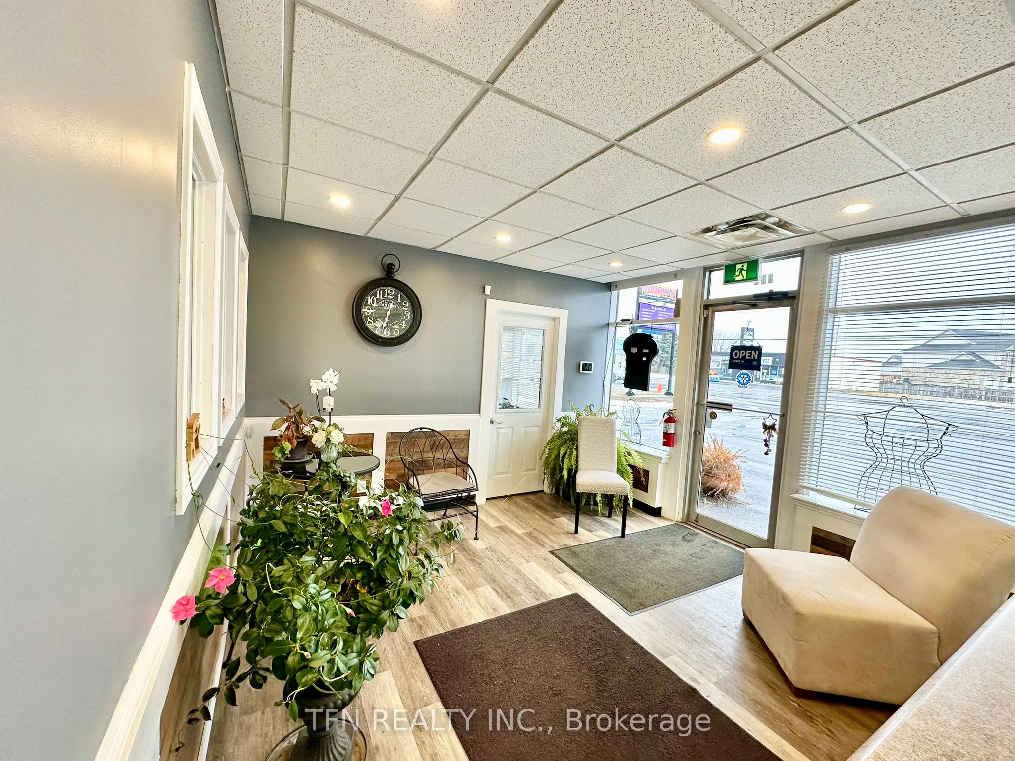 112 College Street Property Photo 2