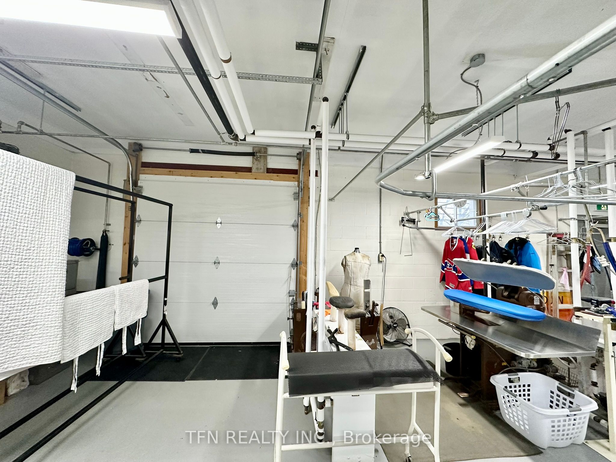 112 College Street Property Photo 9