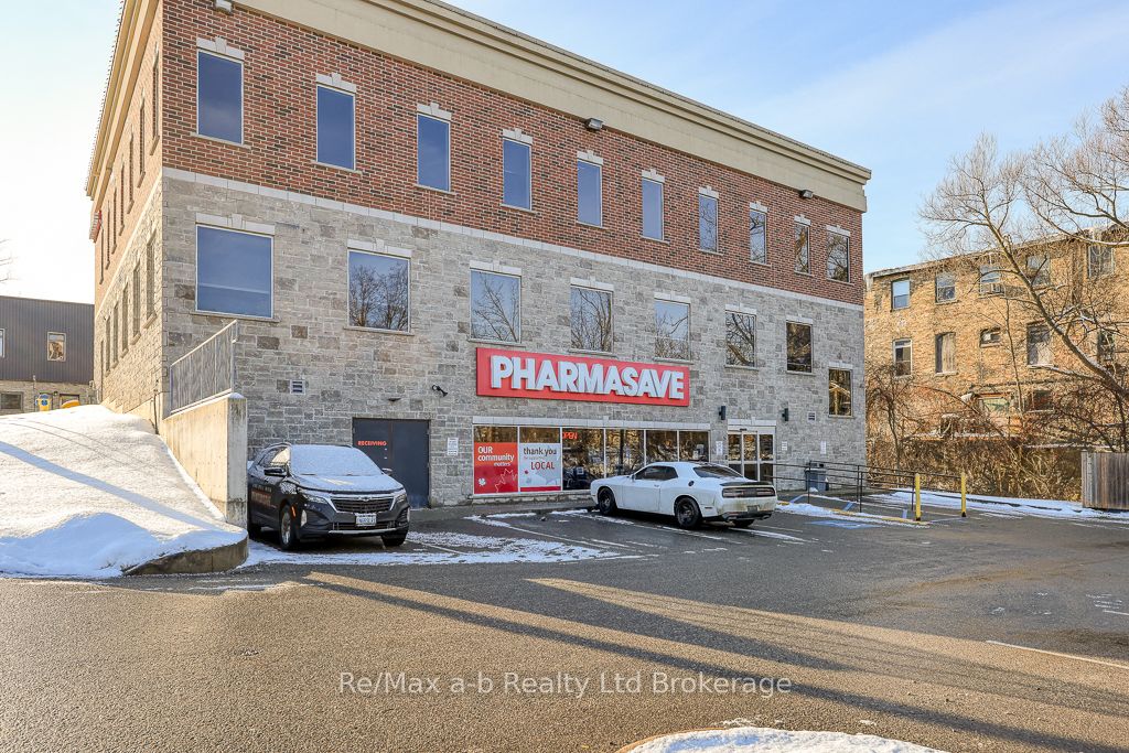19 King Street E Property Photo 1