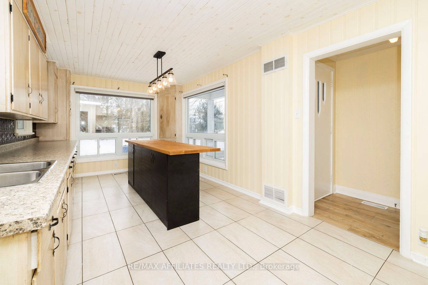 13 Harris S Street Property Photo 8