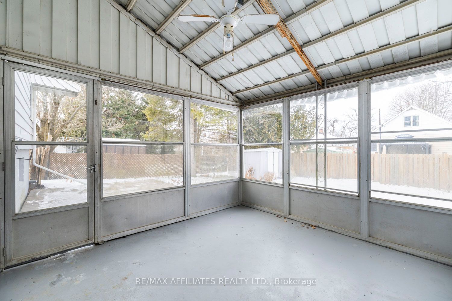 13 Harris S Street Property Photo 23