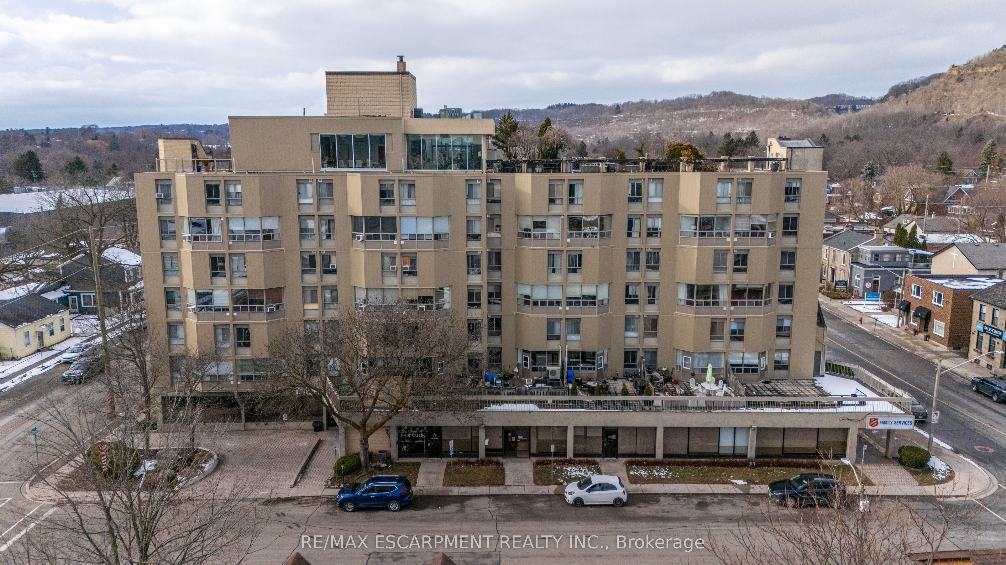 #413 - 10 John Street Property Photo 1