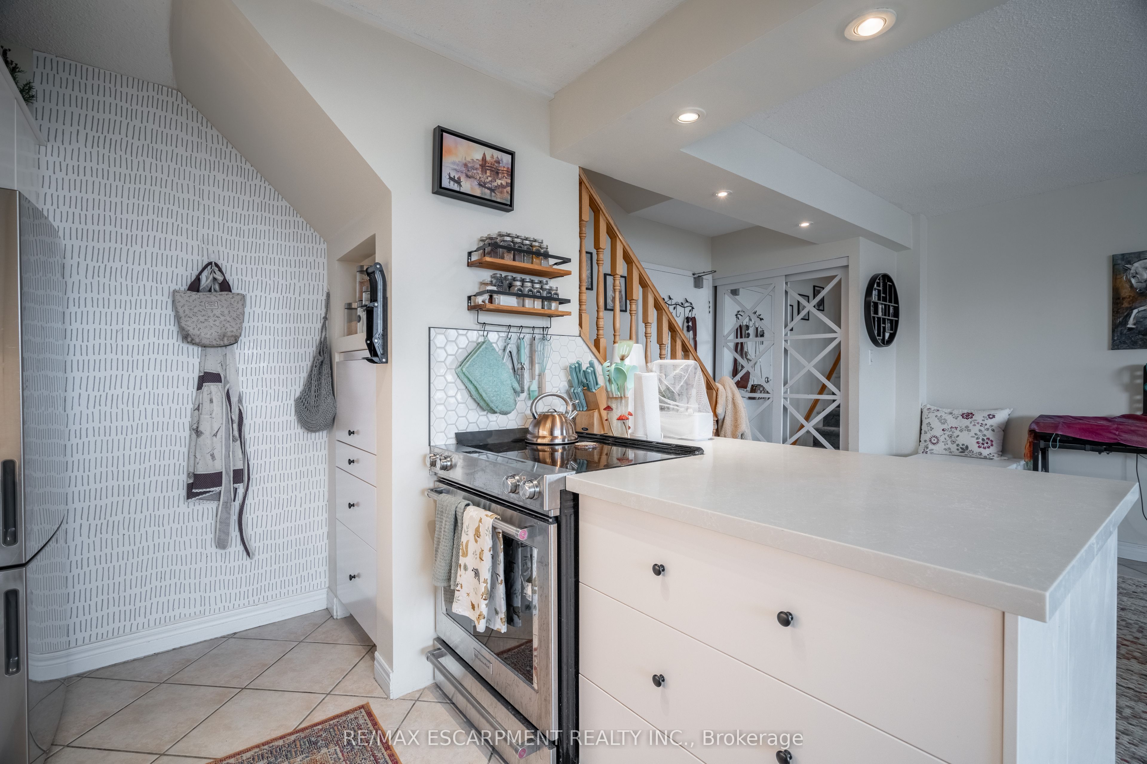 #413 - 10 John Street Property Photo 6