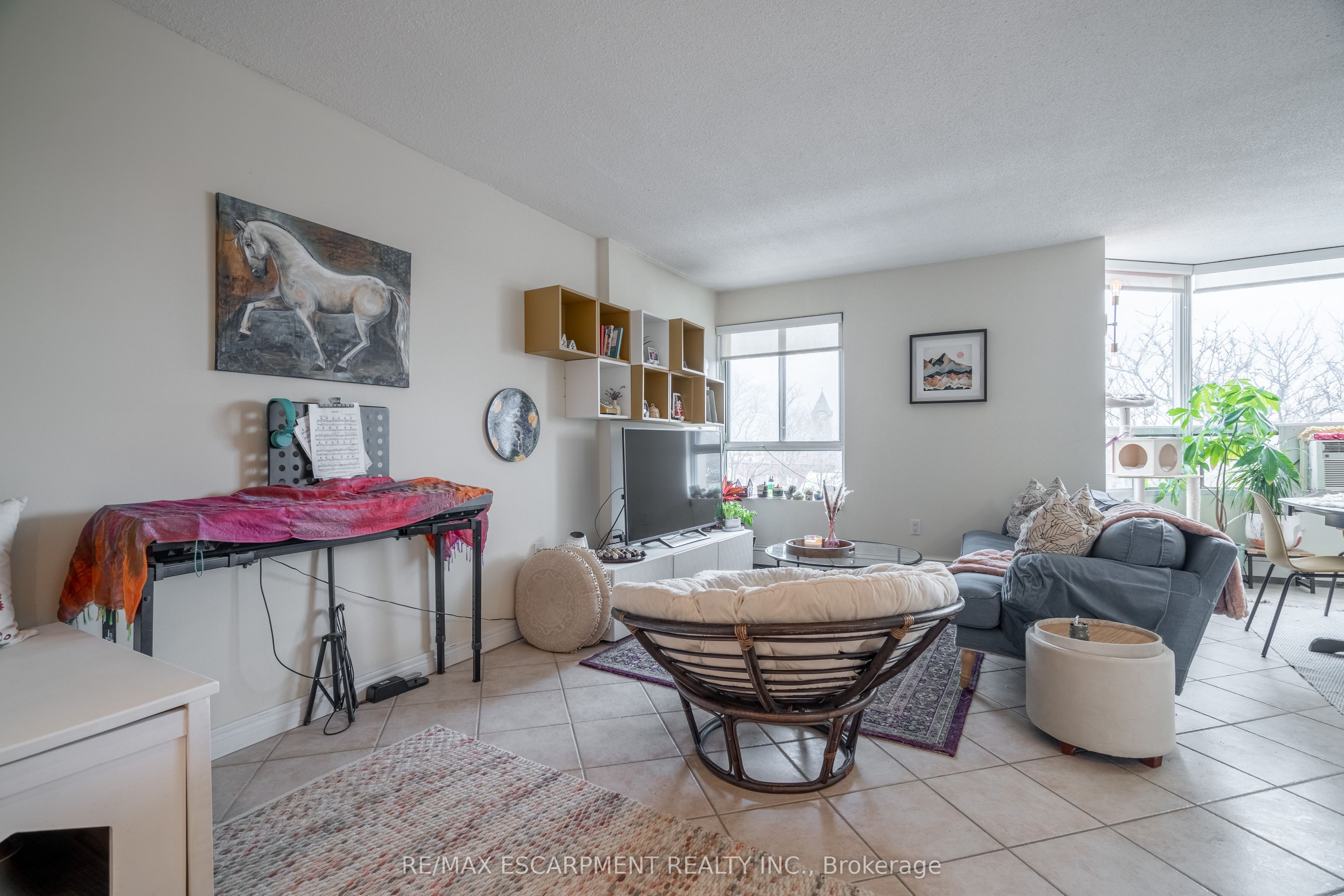 #413 - 10 John Street Property Photo 8