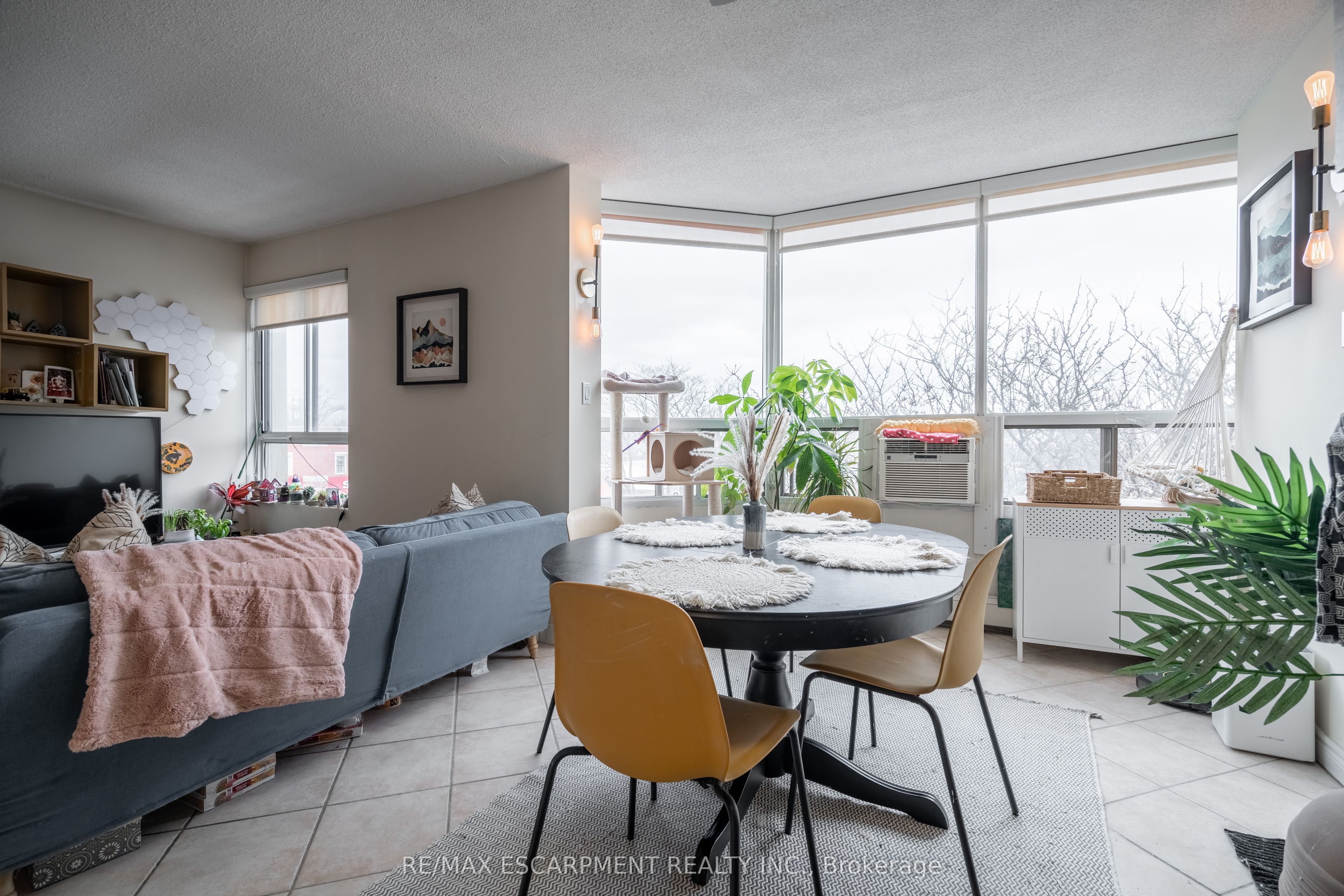 #413 - 10 John Street Property Photo 11