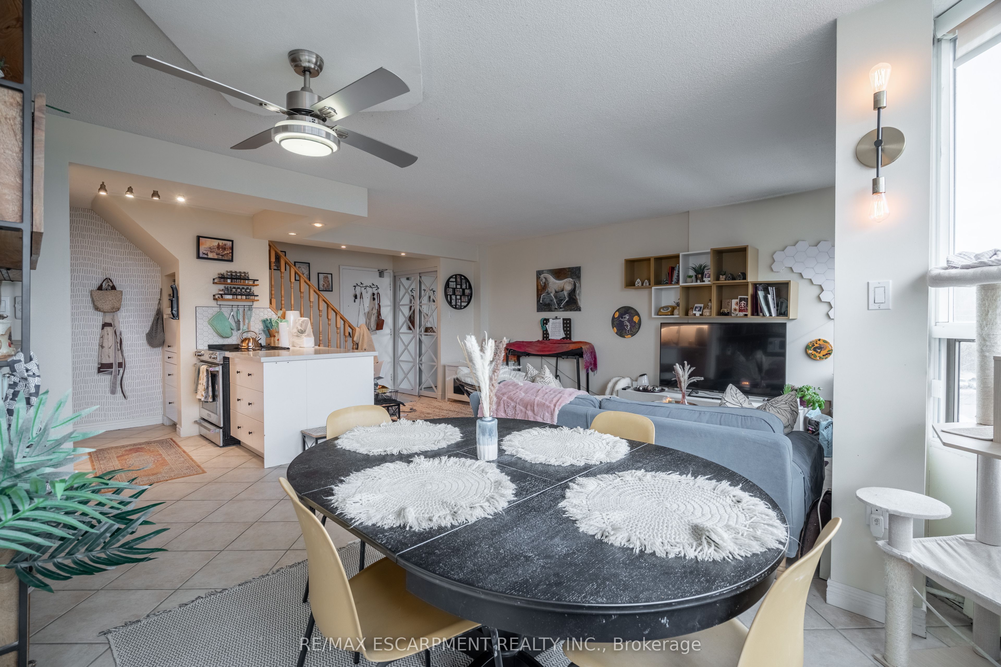 #413 - 10 John Street Property Photo 12