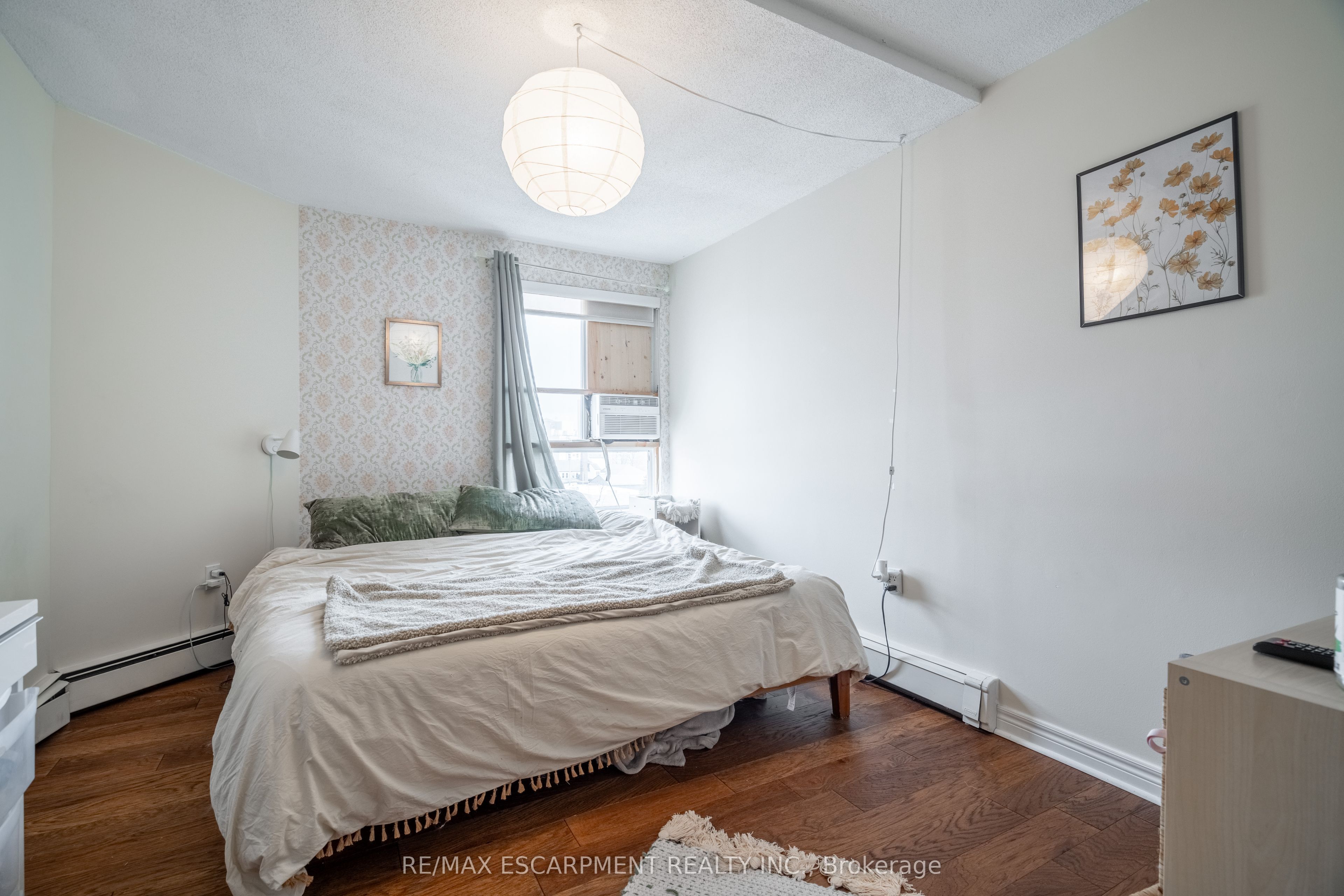 #413 - 10 John Street Property Photo 14