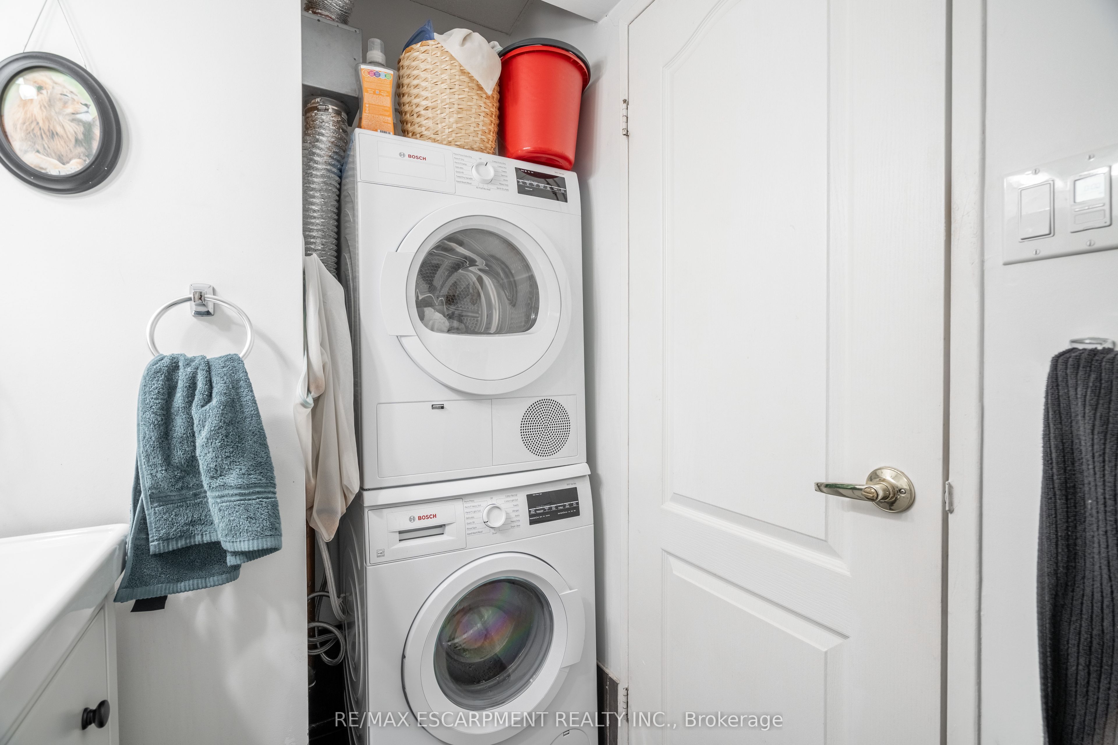#413 - 10 John Street Property Photo 17