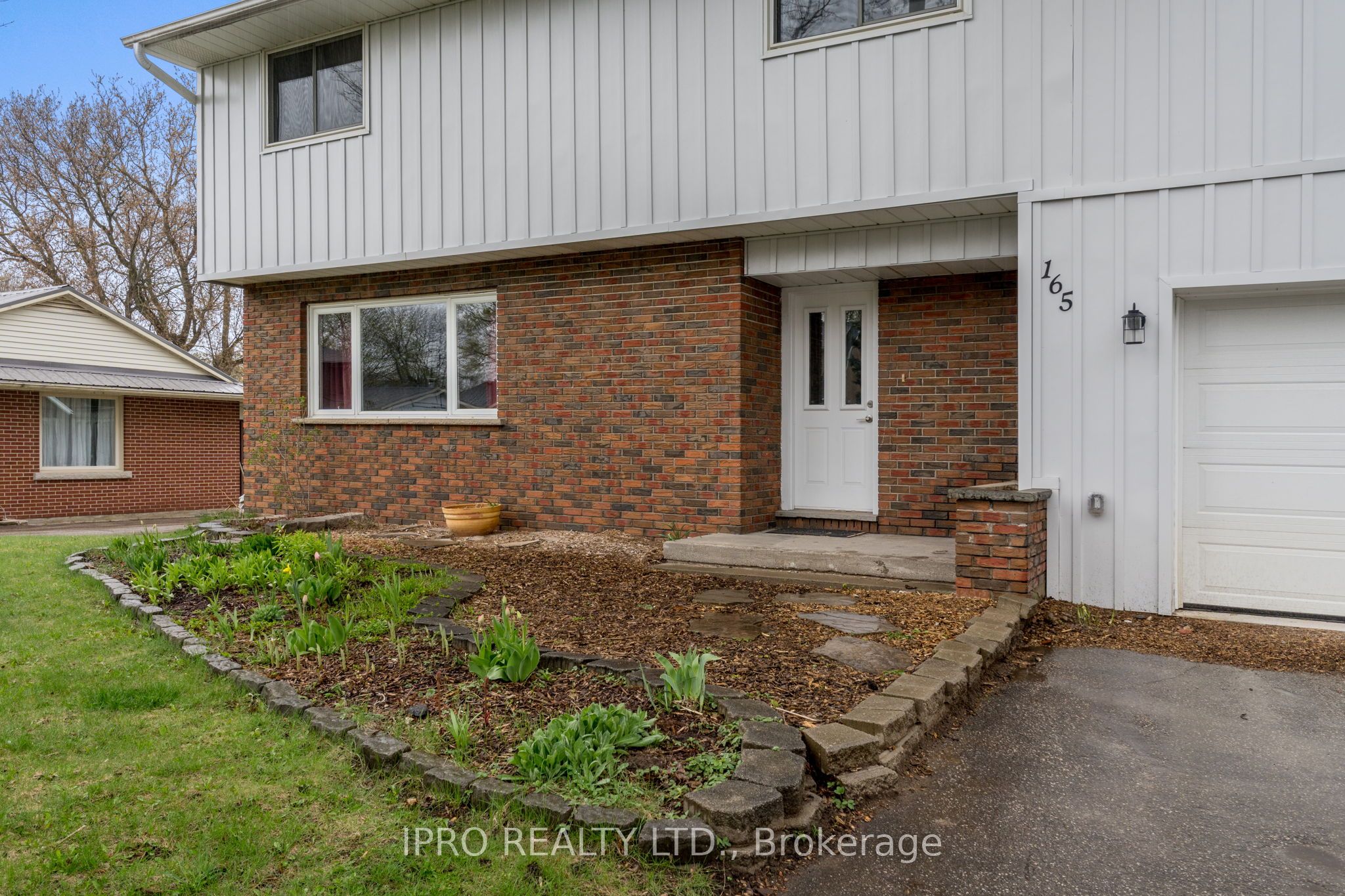 165 Daniel Street Property Photo 3