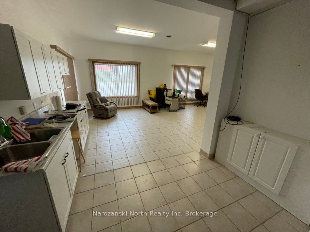 8 St. David Street Property Photo 9