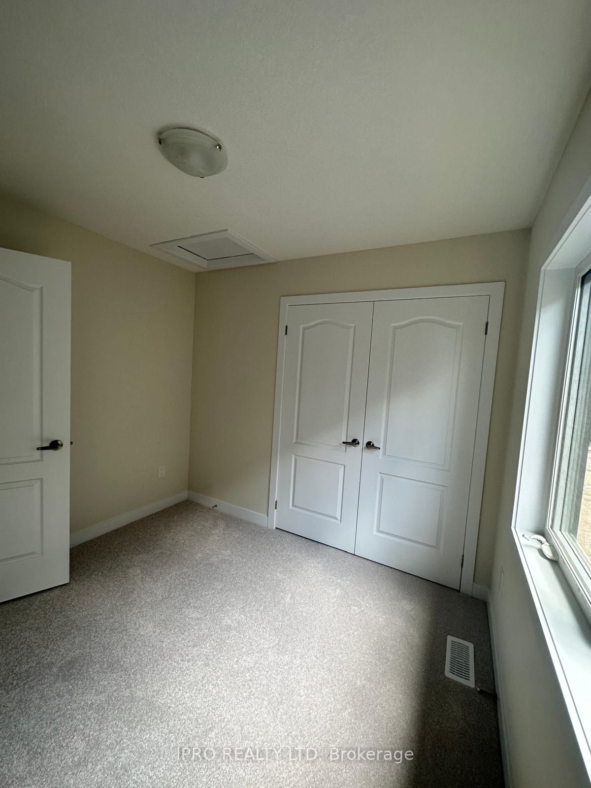 33 Basswood Crescent N Property Photo 15