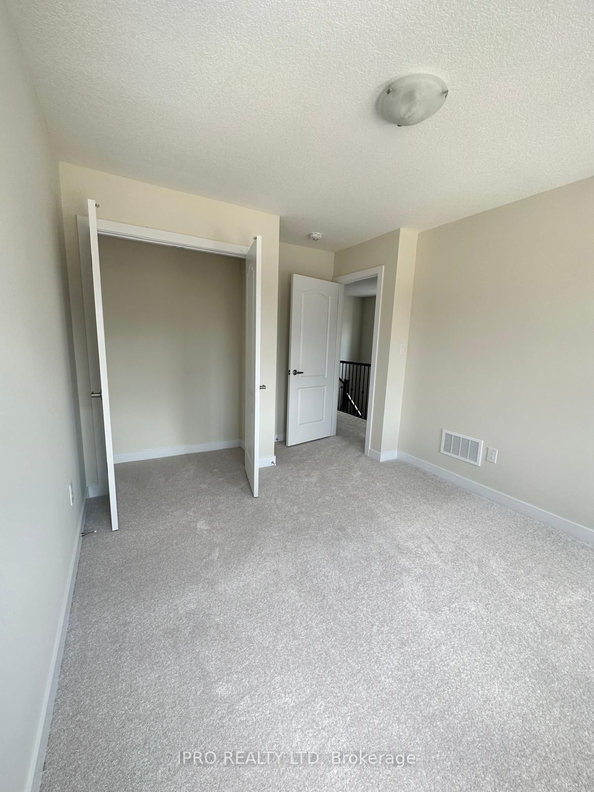 33 Basswood Crescent N Property Photo 16