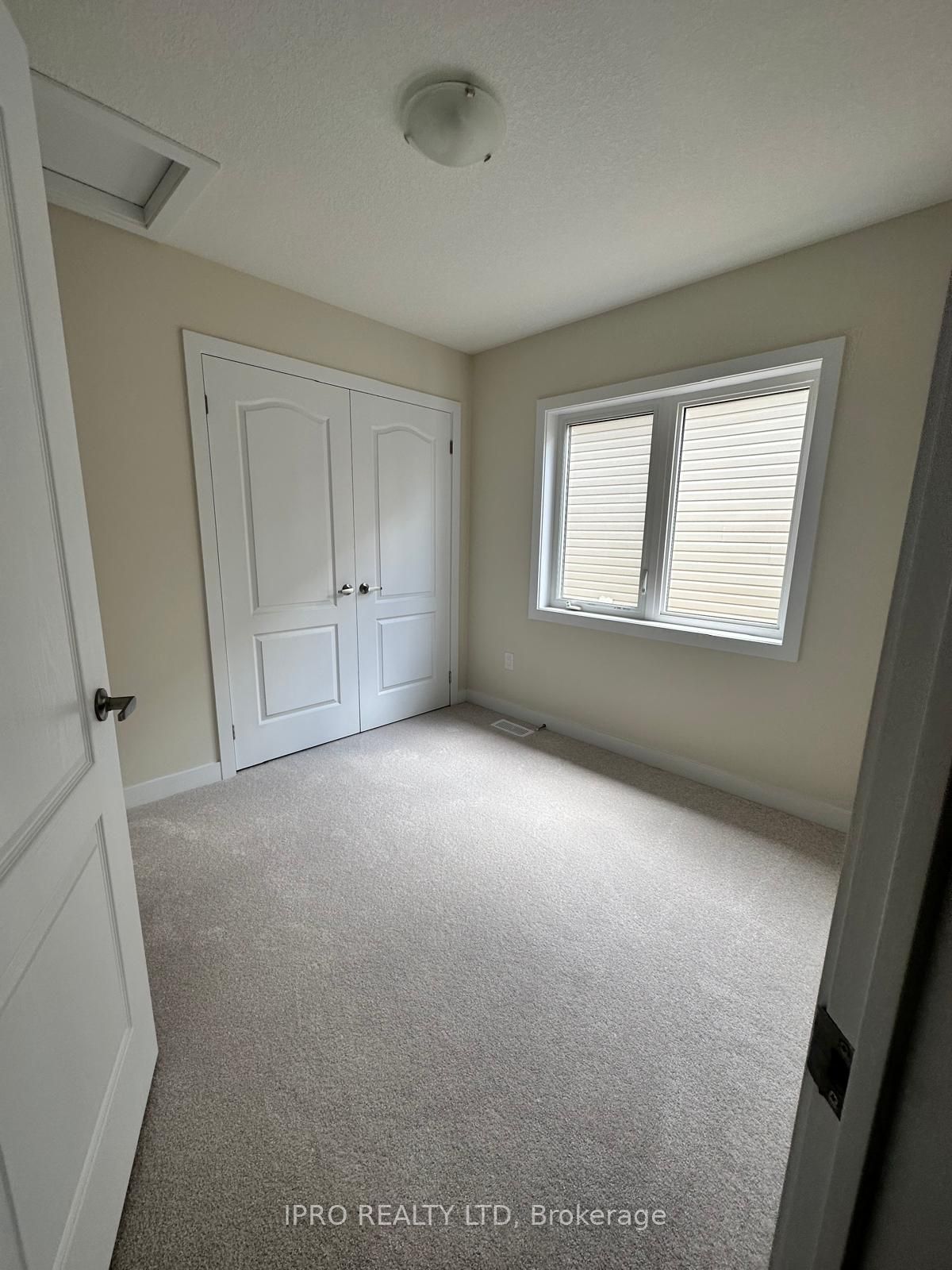 33 Basswood Crescent N Property Photo 18