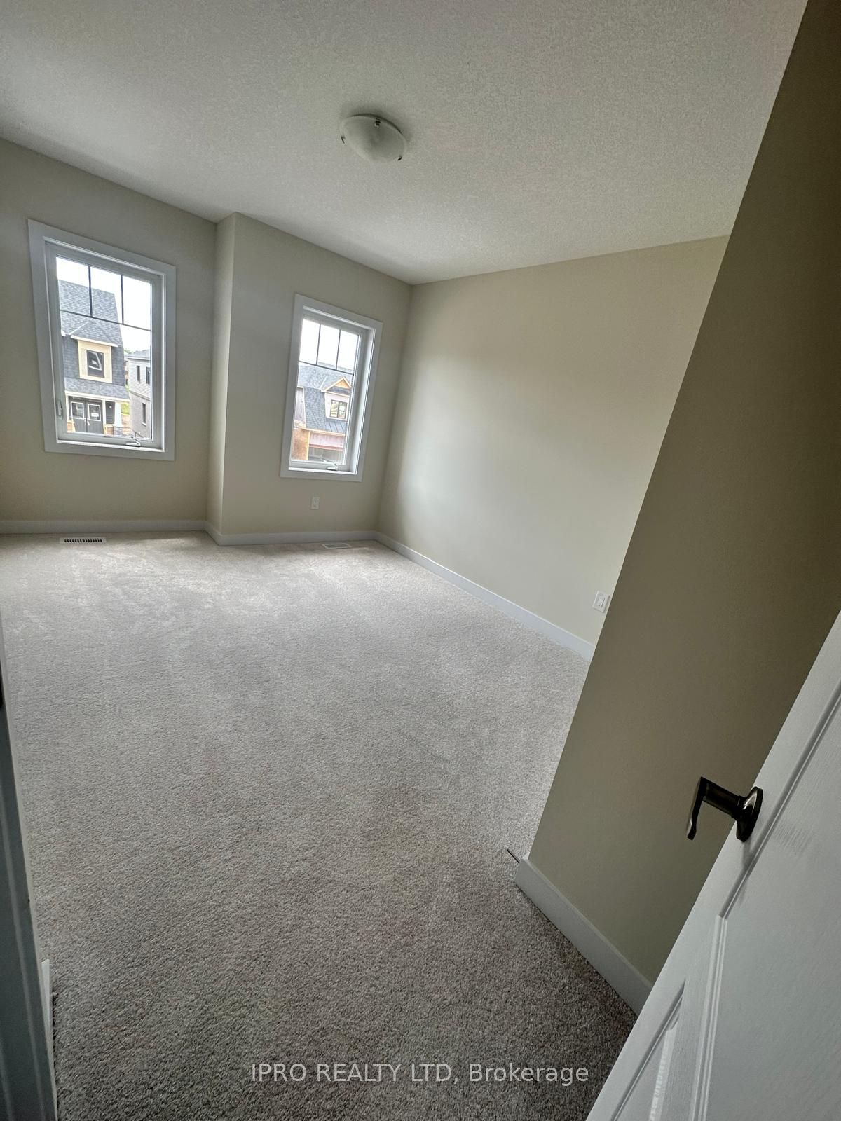 33 Basswood Crescent N Property Photo 19