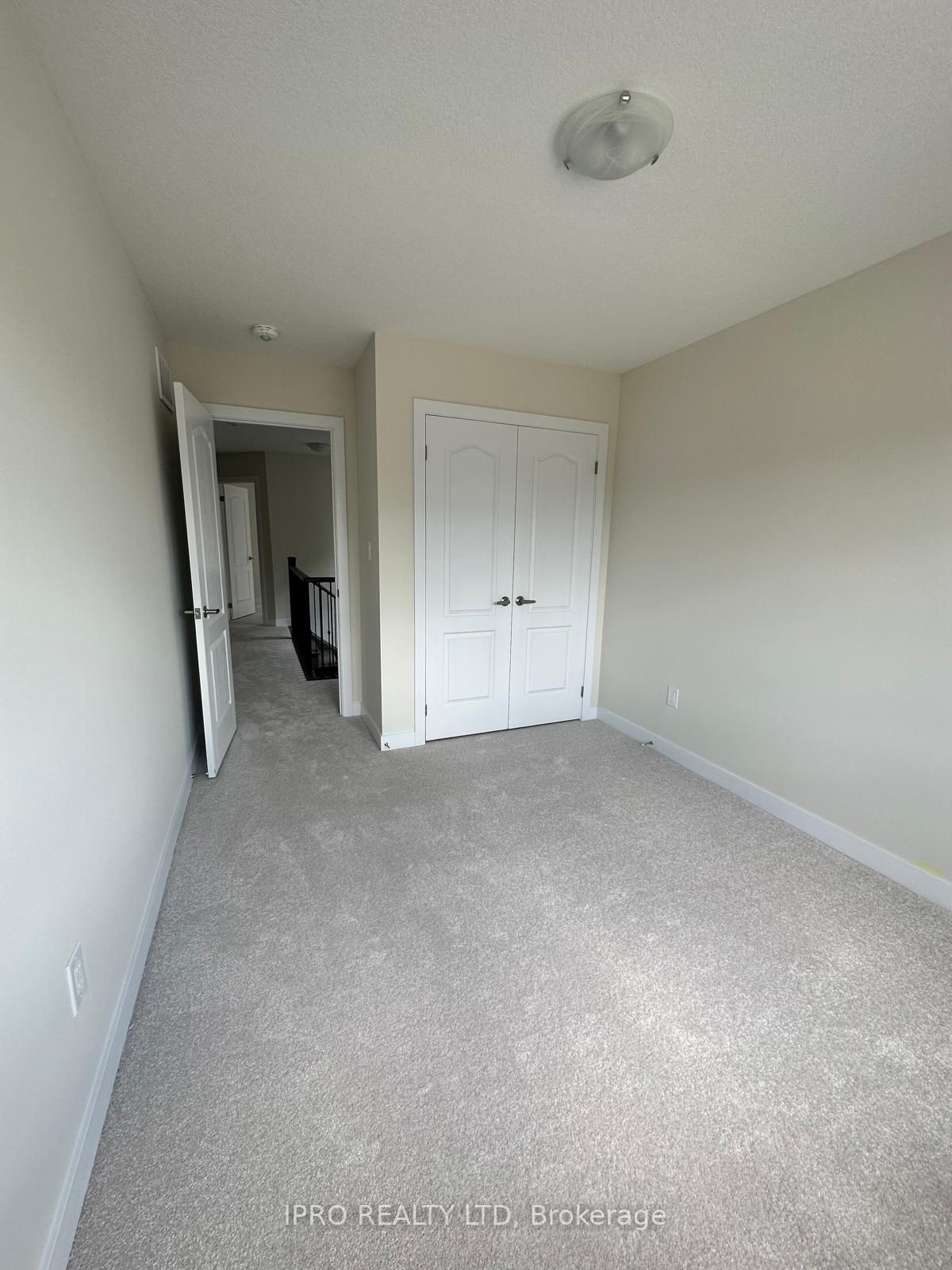 33 Basswood Crescent N Property Photo 21