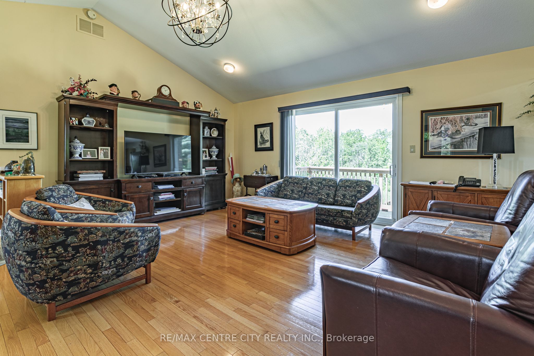 15260 Furnival Road Property Photo 3