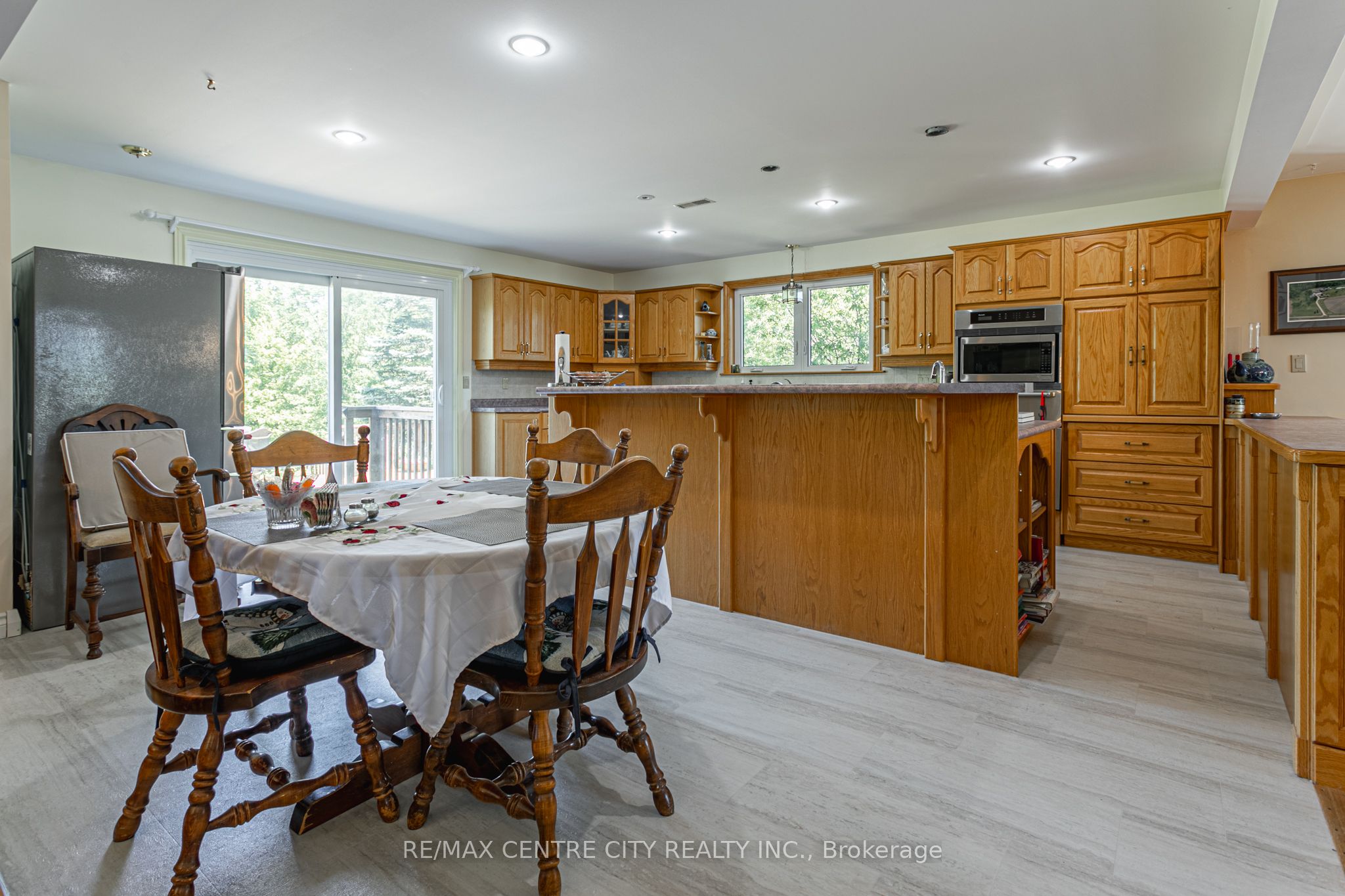 15260 Furnival Road Property Photo 5